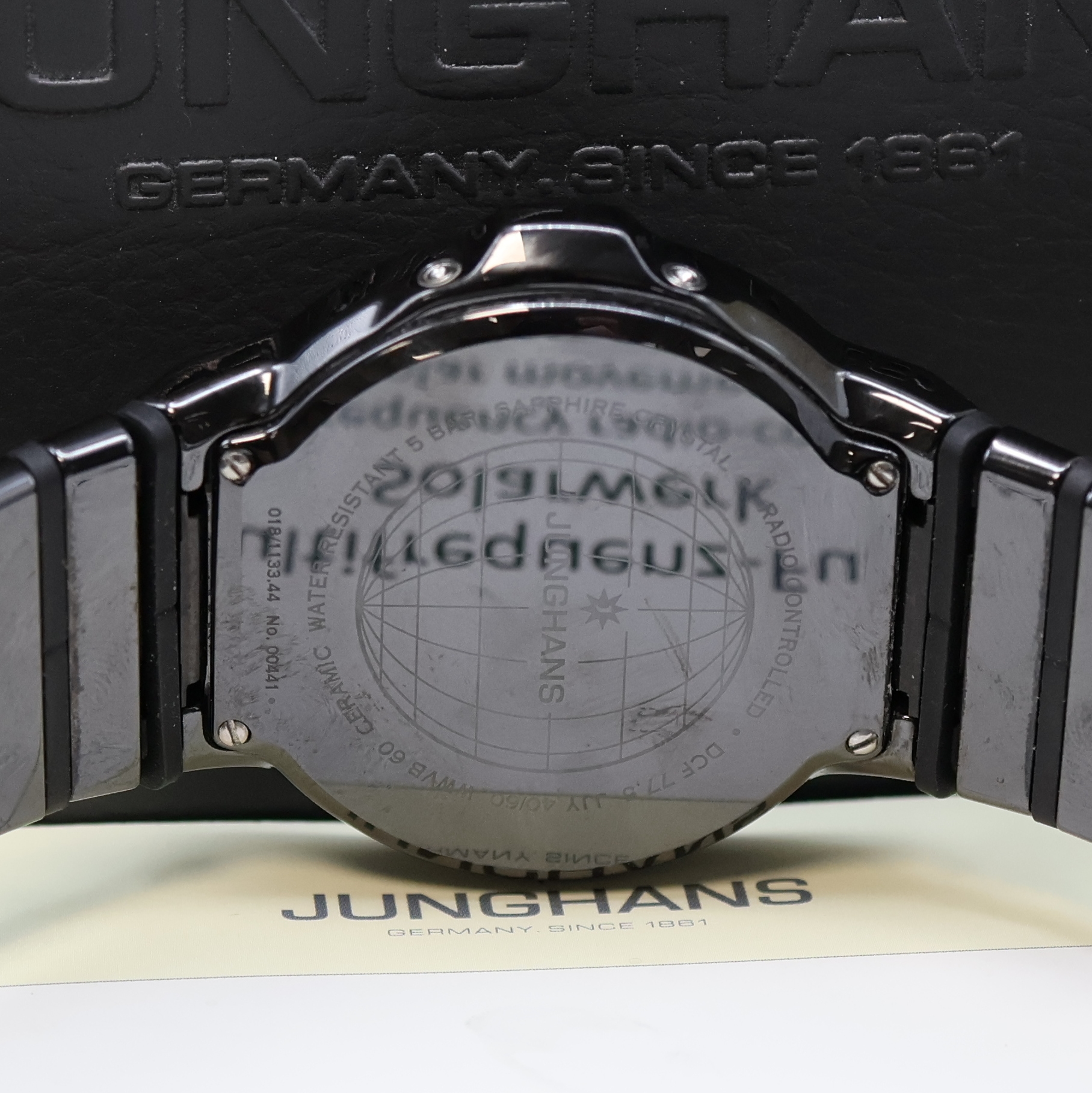 Detail d: JUNGHANS Force Mega Solar Armbanduhr Referenz 018/1133.44, Keramikgeh. inkl. Gliederband m. dopp. Faltschl., Solar-Zifferbl., Anz. v. Std., Min., ...