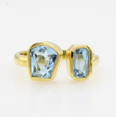 Image Ring mit Aquamarinen, GG 585/000, offen gearb., 2 fac. Aquamarine zus. ca. 2.20 ct, RW ...