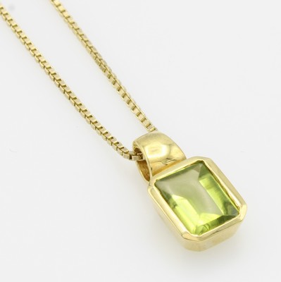 Image Anhänger mit Peridot an Kette, GG 585/000, Peridot im Treppenschliff ca. 2.60 ct, ...