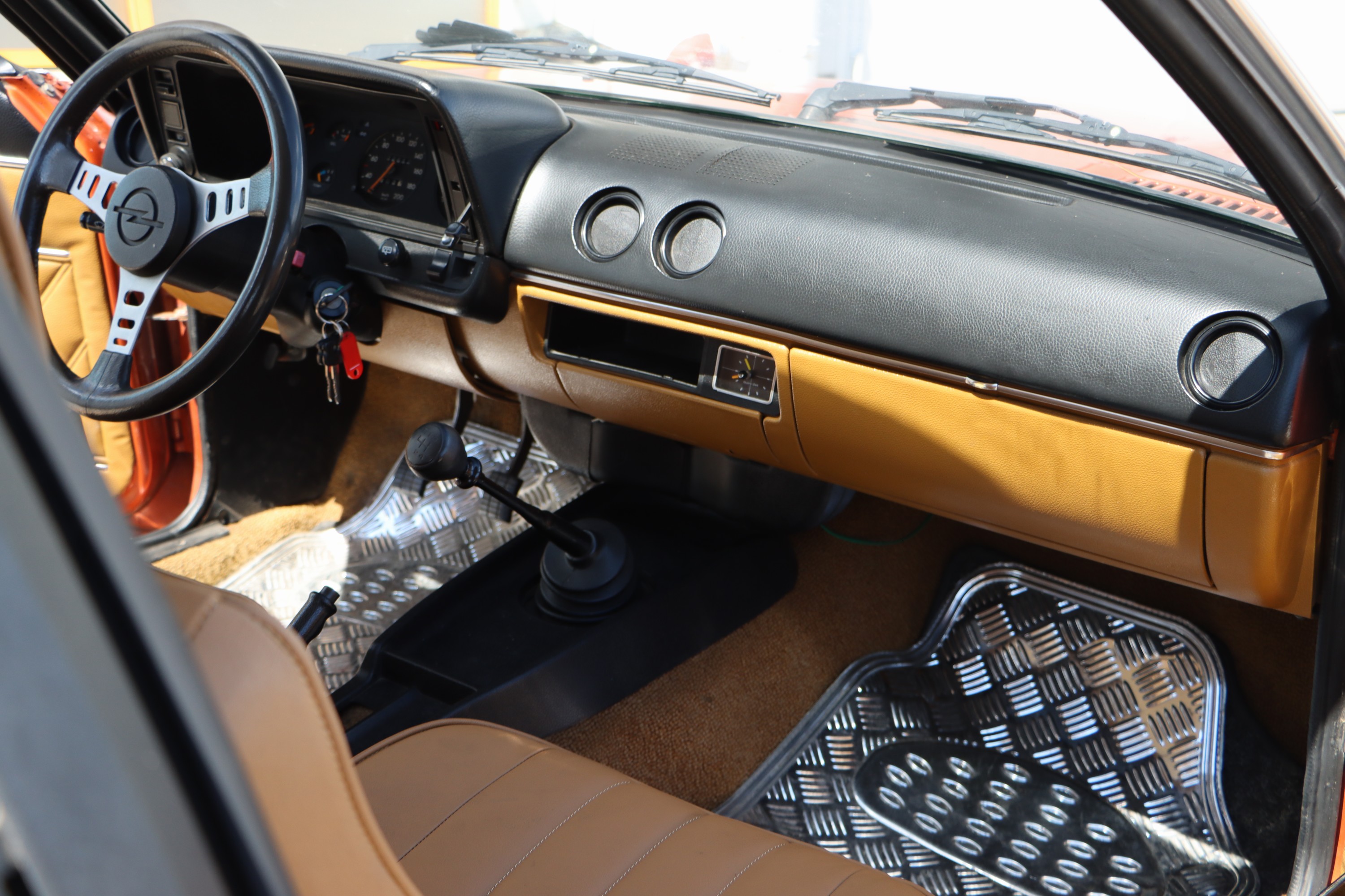 Detail e: Opel Manta-B-CC, EZ 07/1980, Fahrgestellnummer: 5505136597, Laufleistung ca. 32.611 km abgelesen, 44 kW/60 PS, HU 05/2026, Schaltgetriebe, ...