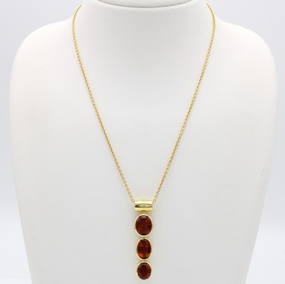 26952287a - Anhänger mit Citrinen an Kette, GG 585/000, 3 ovale, fac. Citrine zus. ca. 9.50 ct, ...