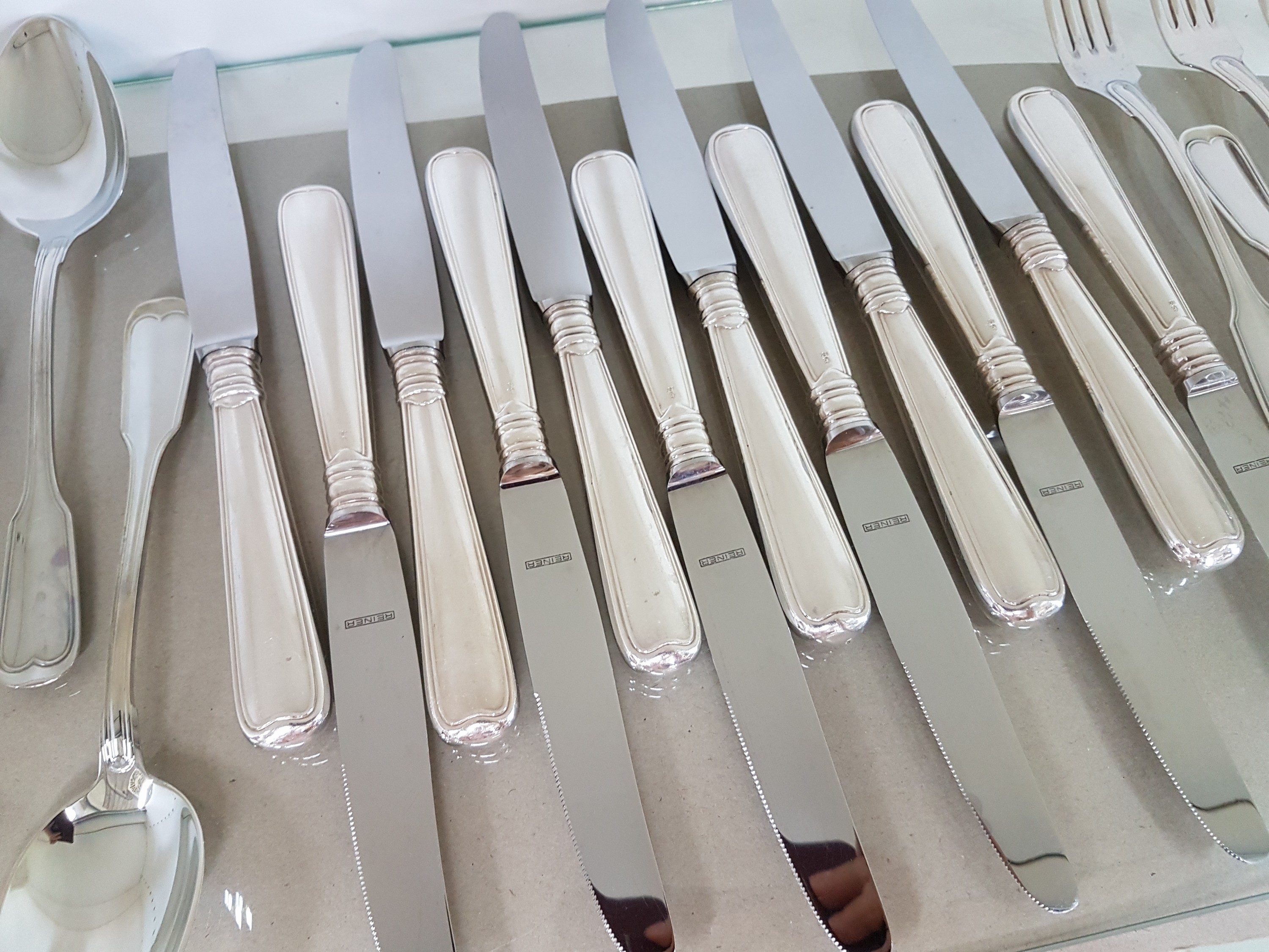 Detail c: Silberbesteck Alt Faden, Silbermanufaktur Gebr. Reiner, 800er, 12 Menuemesser, 12 Menuelöffel, 12 Menuegabeln, 12 Fischmesser u.12 Fischgabeln, 12 ...