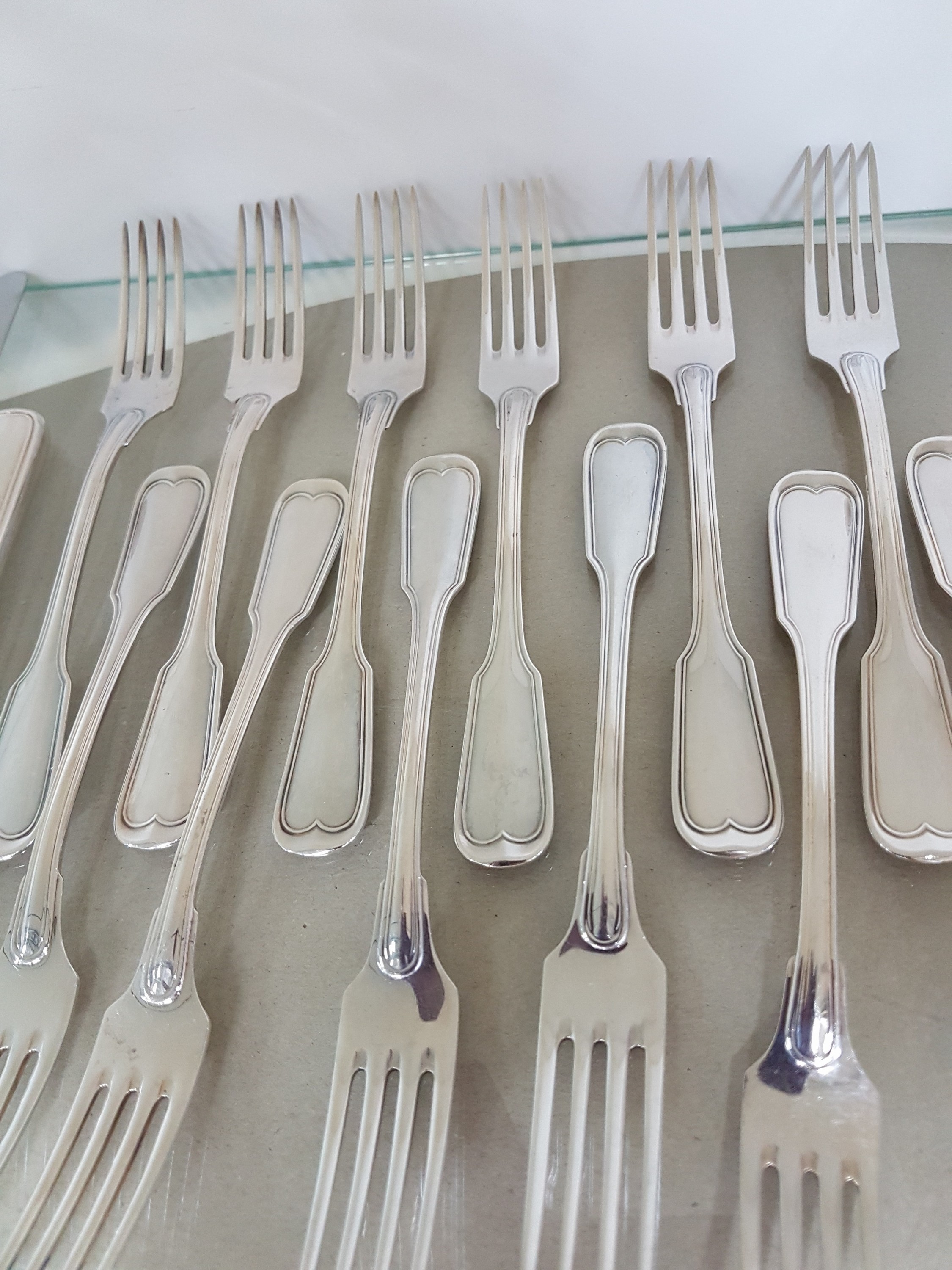 Detail d: Silberbesteck Alt Faden, Silbermanufaktur Gebr. Reiner, 800er, 12 Menuemesser, 12 Menuelöffel, 12 Menuegabeln, 12 Fischmesser u.12 Fischgabeln, 12 ...