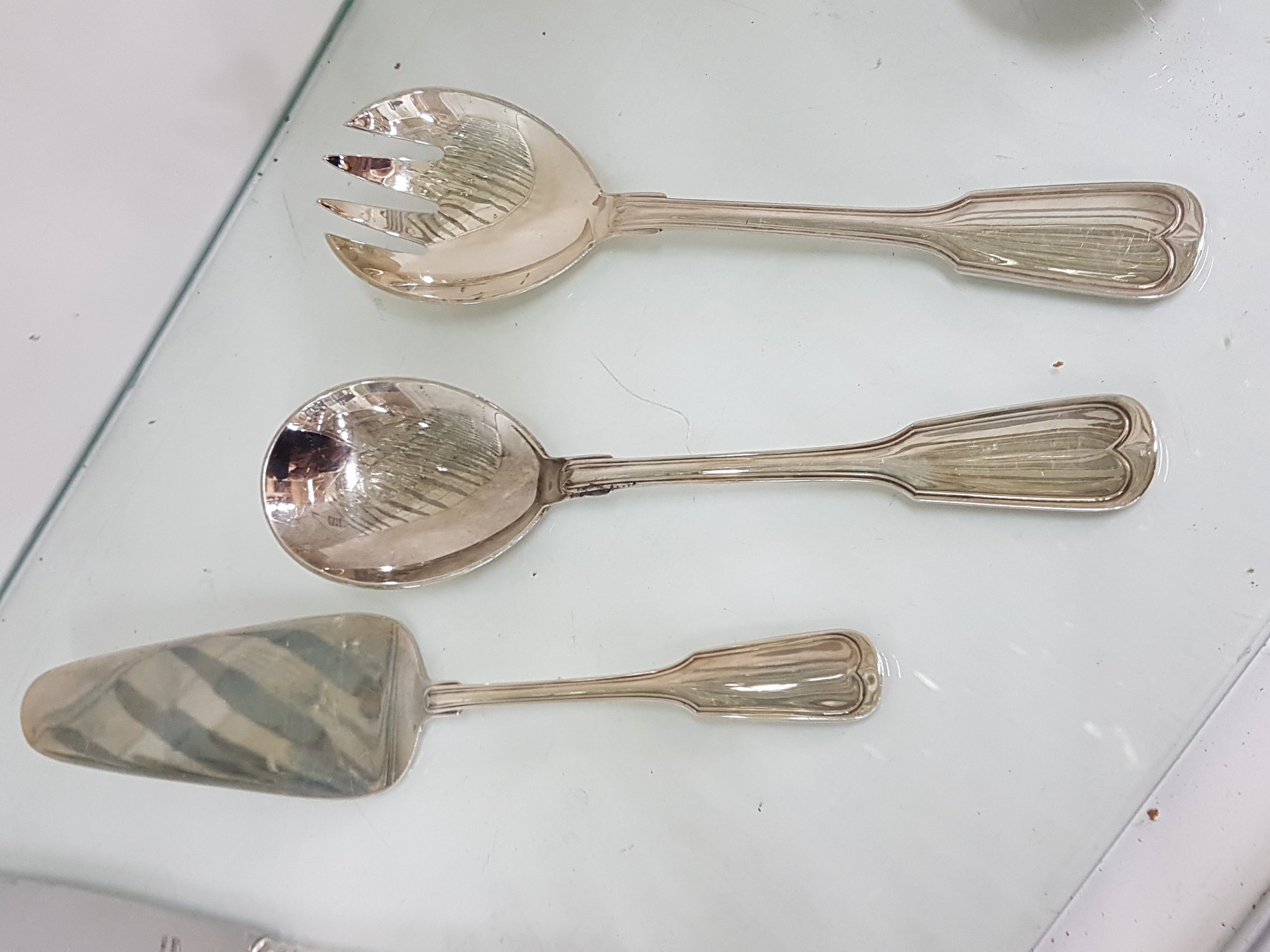 Detail l: Silberbesteck Alt Faden, Silbermanufaktur Gebr. Reiner, 800er, 12 Menuemesser, 12 Menuelöffel, 12 Menuegabeln, 12 Fischmesser u.12 Fischgabeln, 12 ...