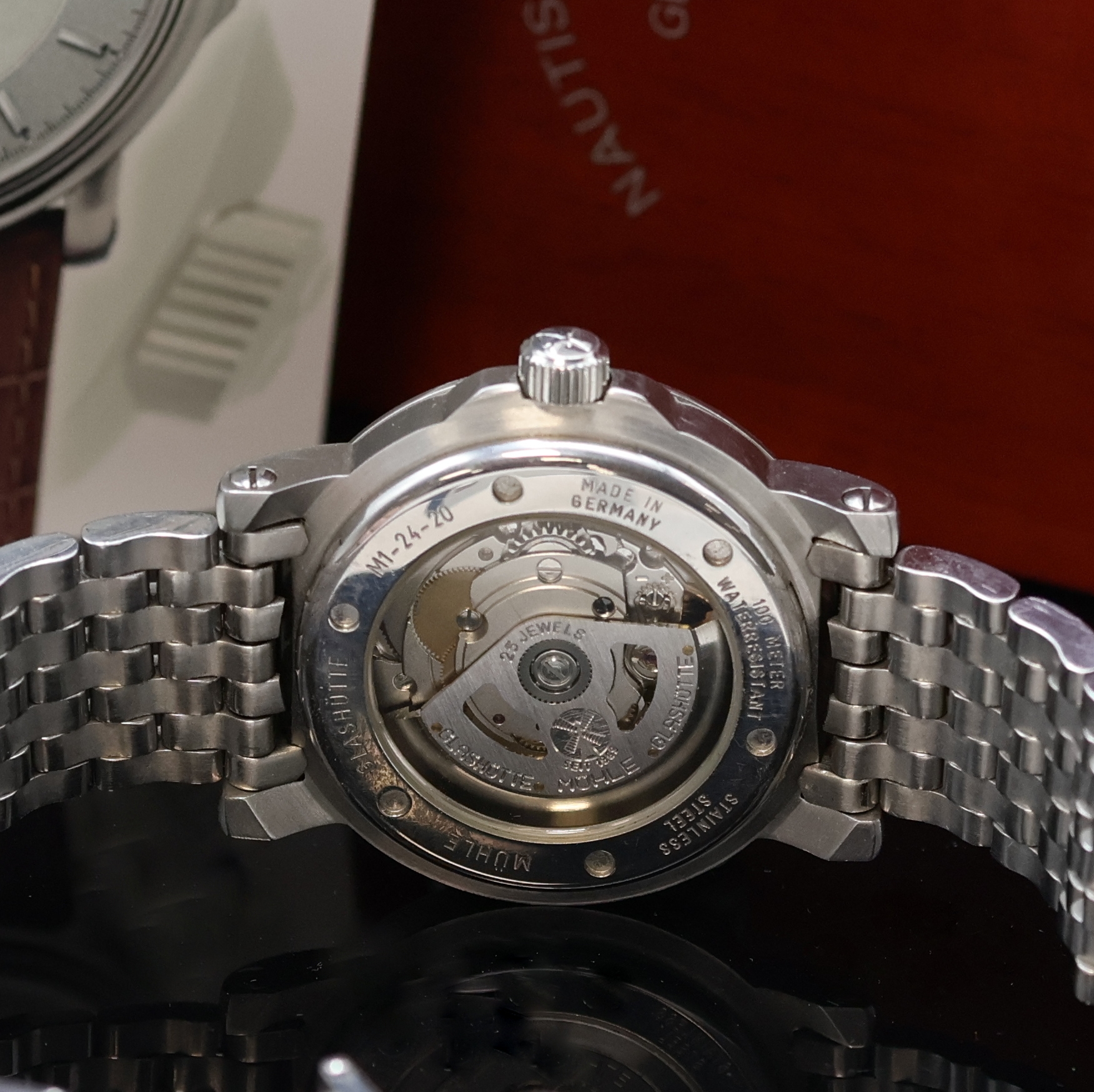 Detail d: MÜHLE GLASHÜTTE Mercurius Herrenarmbanduhr Referenz M1-24-20, Deutschland um 2010, Automatik, beids. vergl. Edelstahlgeh. inkl. orig. Gliederband ...