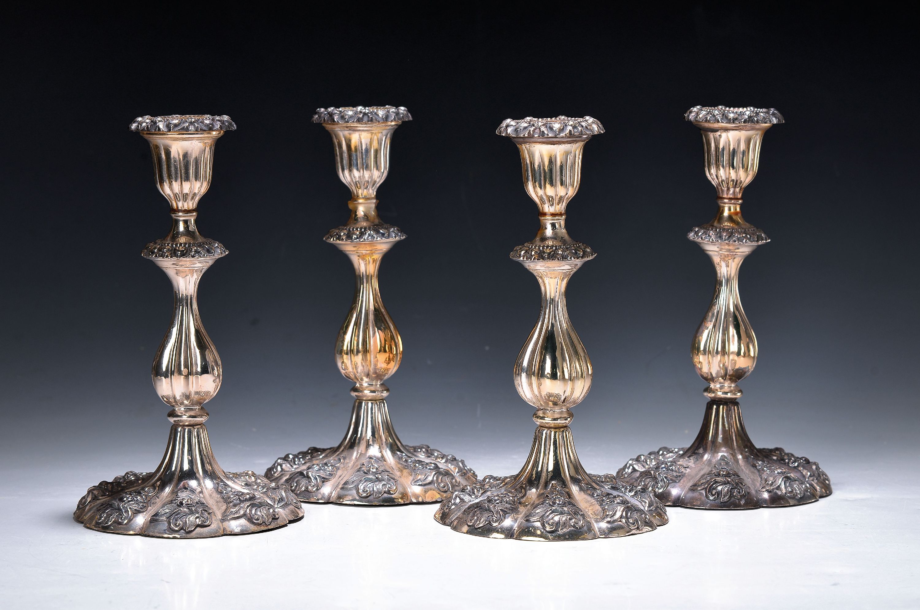 2 Paar Silberleuchter, Schottland, Meistermarke S&B, um 1900, vielpassiger Stand, Rosendekor, gestochen, Gebrauchsspuren, H. je 22cm, Boden gefüllt, ...