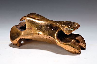 Image 26952409 - Helmut Lander, 1924 Weimar-2013 Darmstadt, Bückling, Bronzeskulptur in drei Teilen, ...