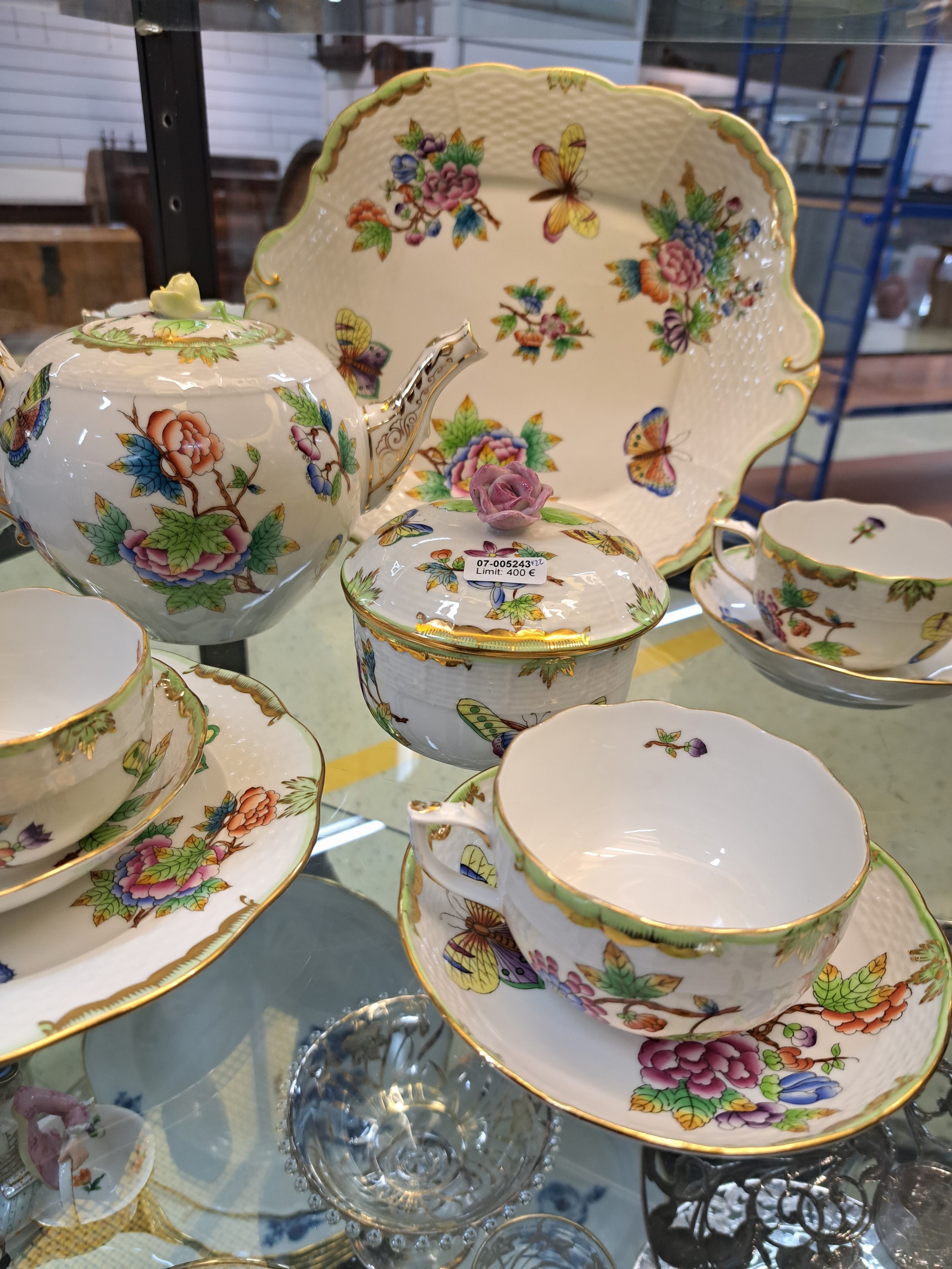 Detail b: Teeservice für 6 Personen, Herend Ungarn, Dekor Viktoria, Kanne, Zuckerdose, Milchkännchen, 6 Tassen mit Untertassen, 6 Kuchenteller, eine ...