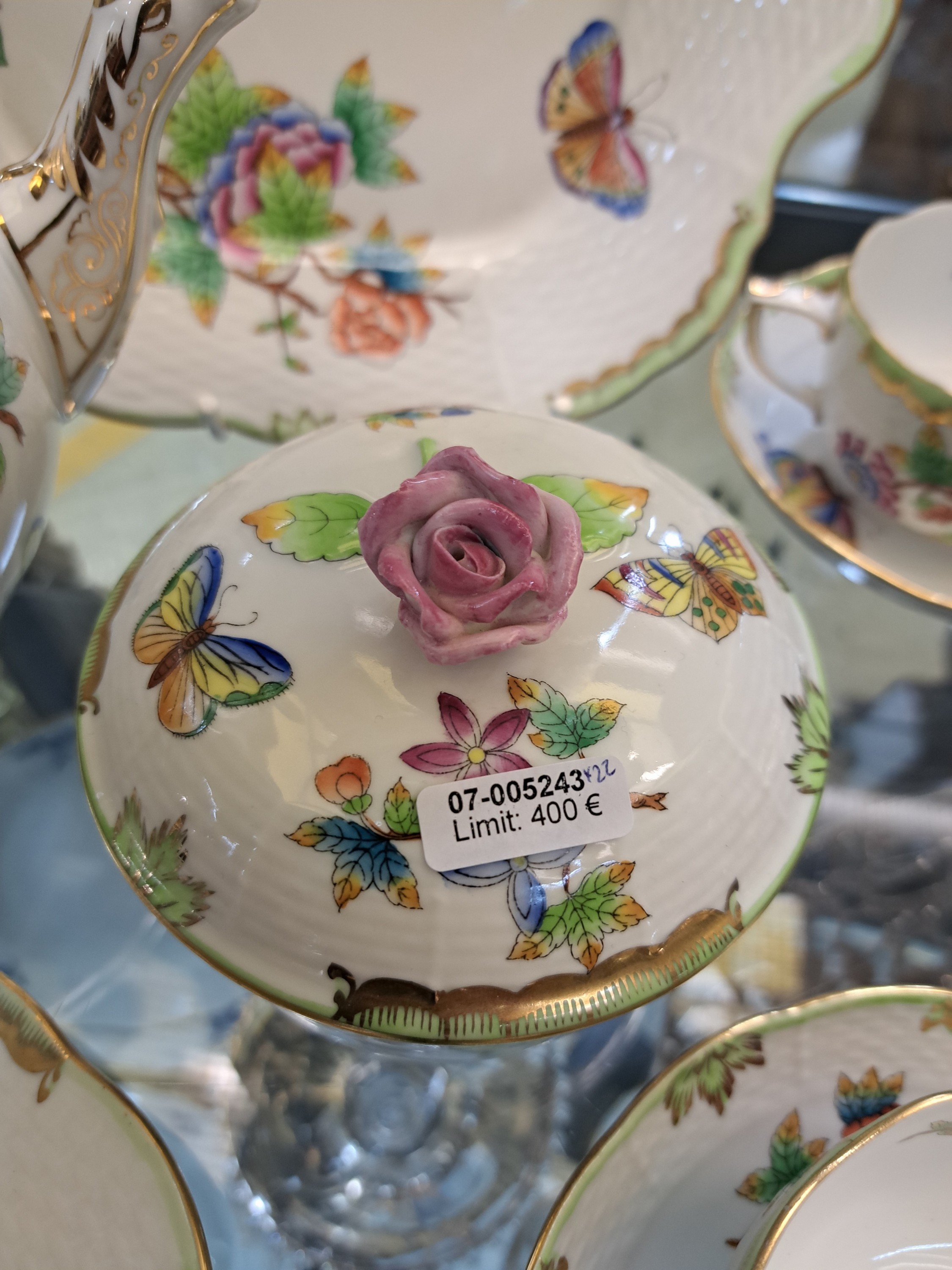 Detail f: Teeservice für 6 Personen, Herend Ungarn, Dekor Viktoria, Kanne, Zuckerdose, Milchkännchen, 6 Tassen mit Untertassen, 6 Kuchenteller, eine ...