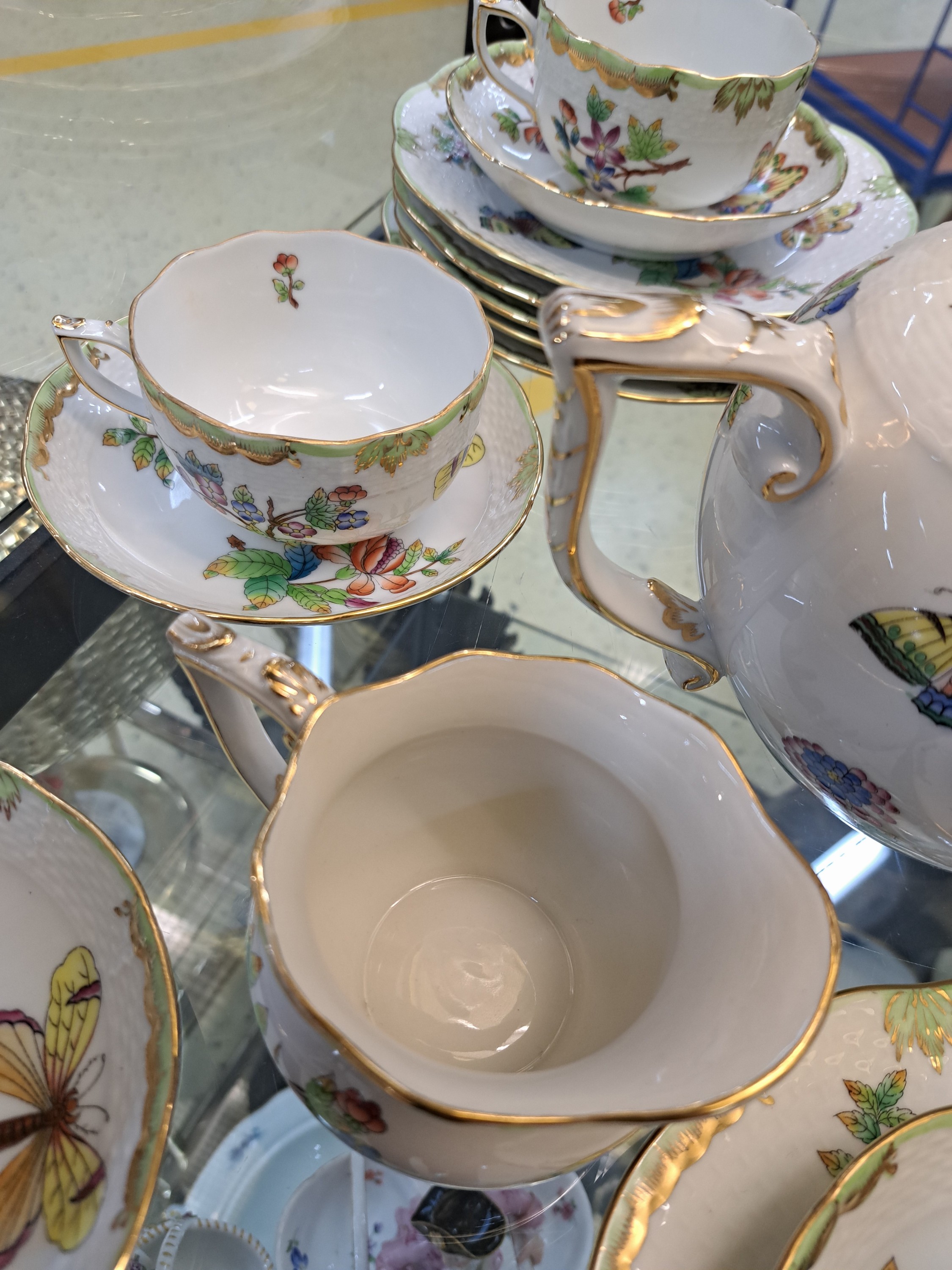 Detail g: Teeservice für 6 Personen, Herend Ungarn, Dekor Viktoria, Kanne, Zuckerdose, Milchkännchen, 6 Tassen mit Untertassen, 6 Kuchenteller, eine ...