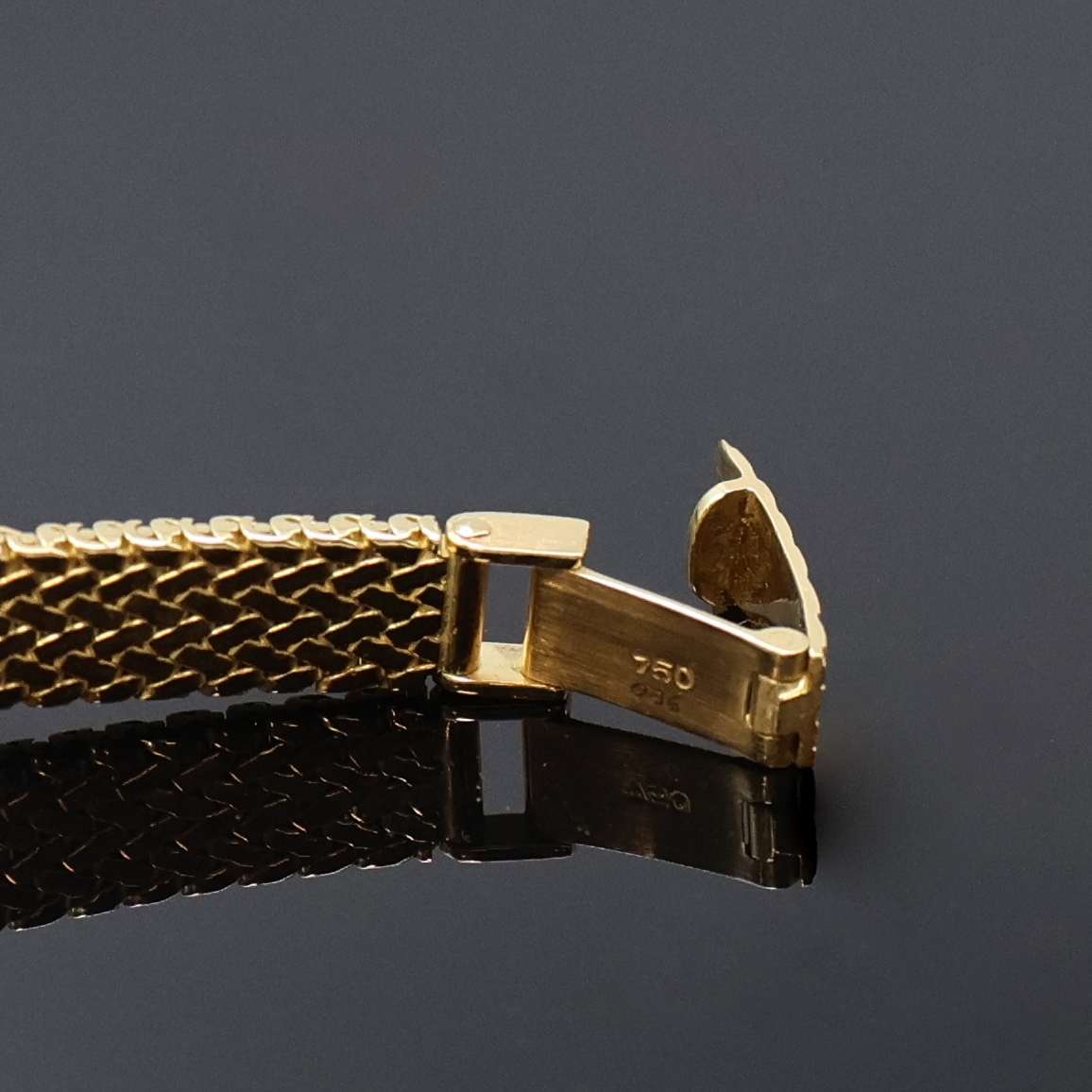 Detail c: ZENTRA Damenarmbanduhr in GG 750/000 mit Diamanten, Schweiz um 1965, Handaufzug, Goldband, Boden aufgedr., Lünette aufw. m. Diamanten bes., silb. ...