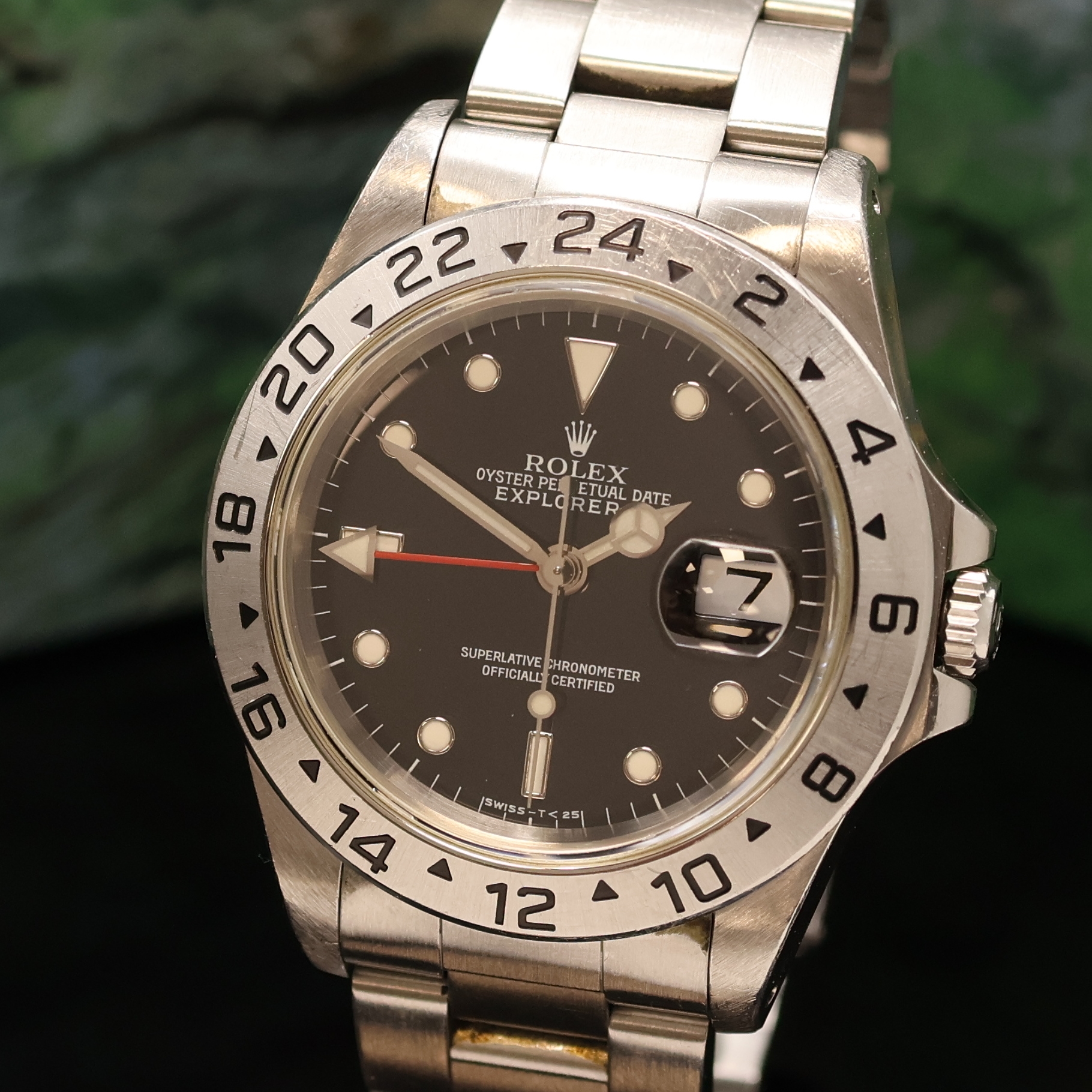 Detail a: ROLEX Herrenarmbanduhr Oyster Perpetual Date Explorer II Referenz 16570, Automatik, Schweiz um 1997, U-Serie, Chronometer der Superlative in ...