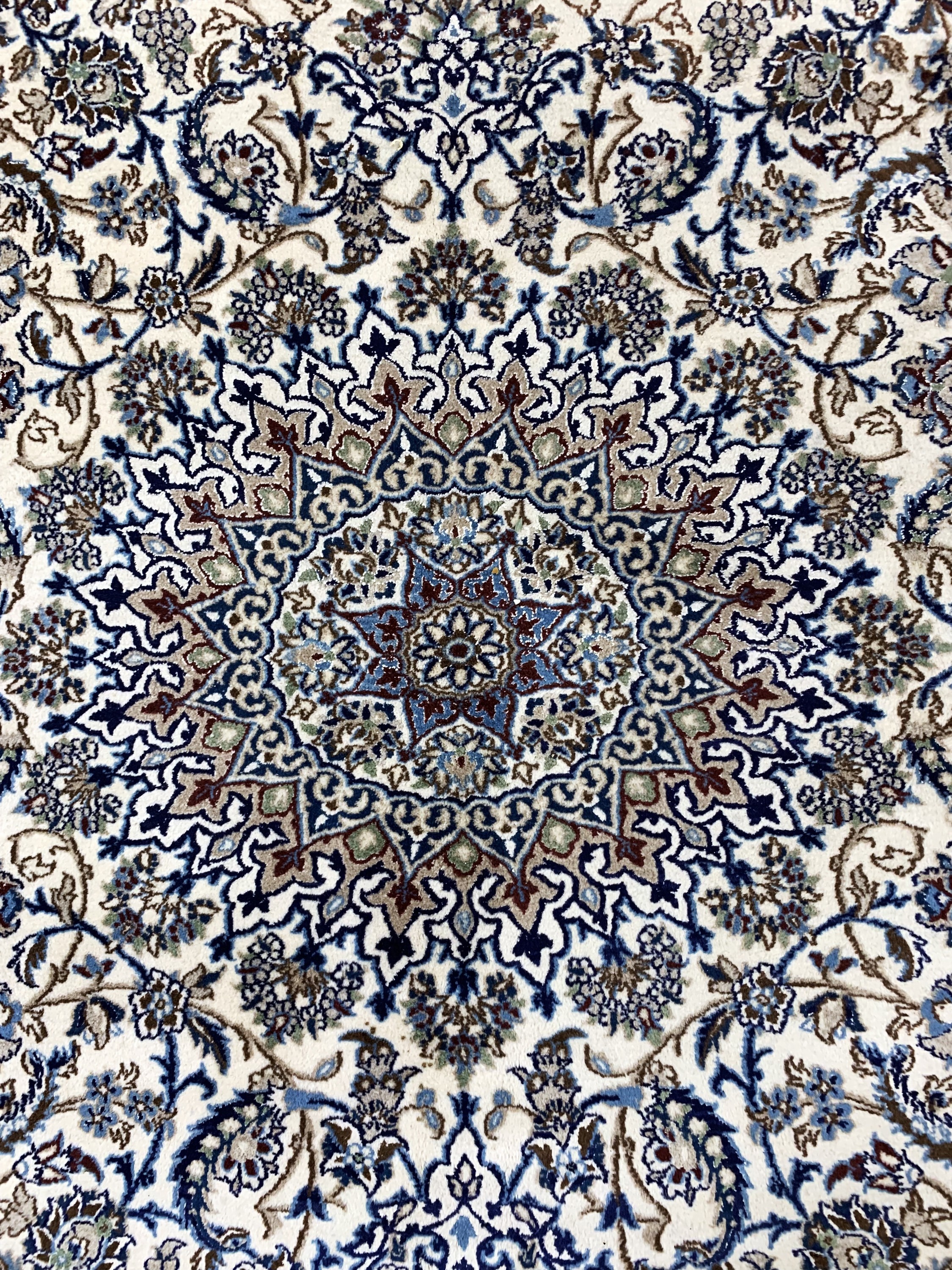 Detail c: Nain, Persien, Ende 20.Jhd, Wolle auf Baumwolle, ca. 400 x 290 cm, EHZ: 2