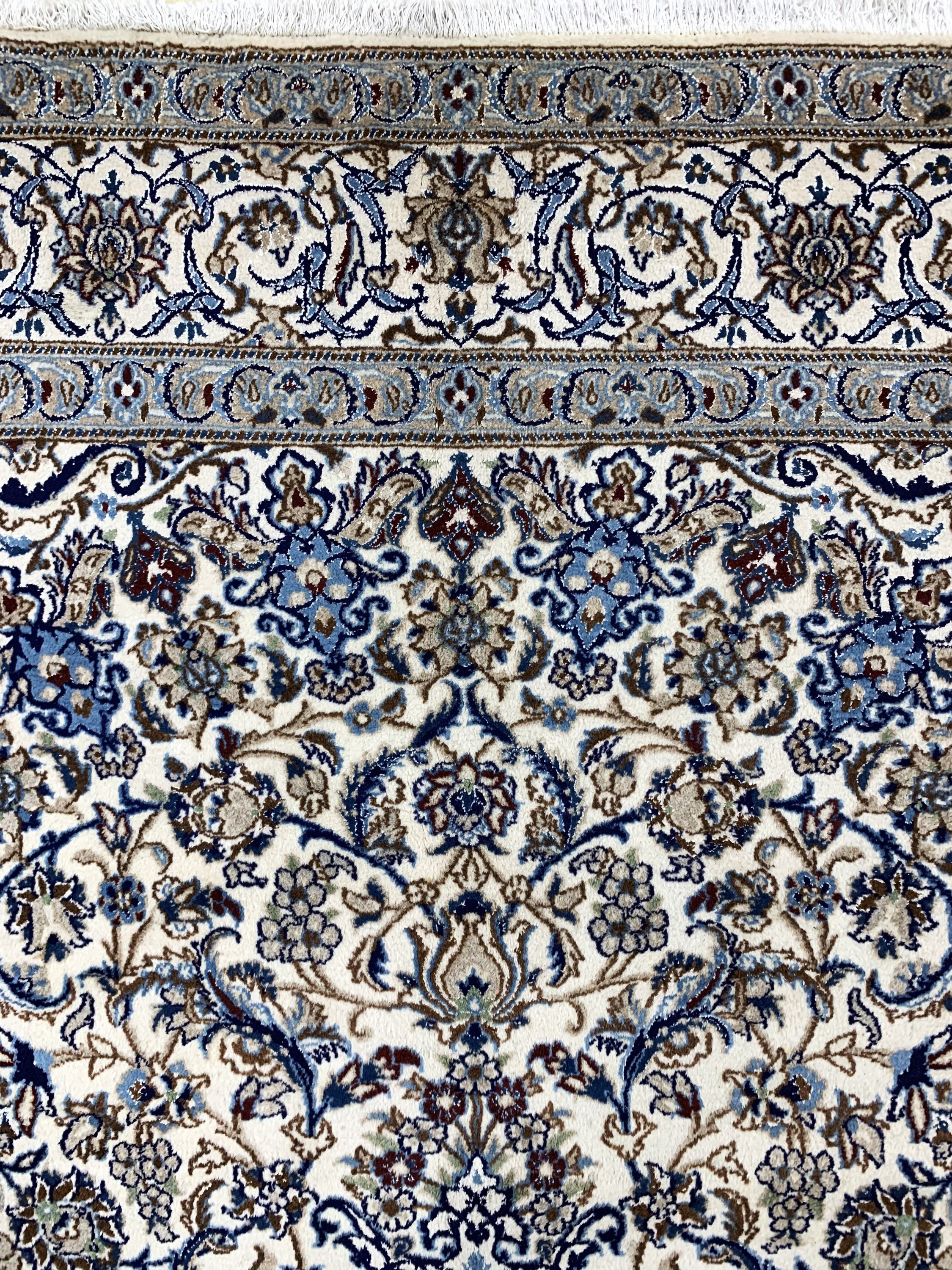 Detail e: Nain, Persien, Ende 20.Jhd, Wolle auf Baumwolle, ca. 400 x 290 cm, EHZ: 2