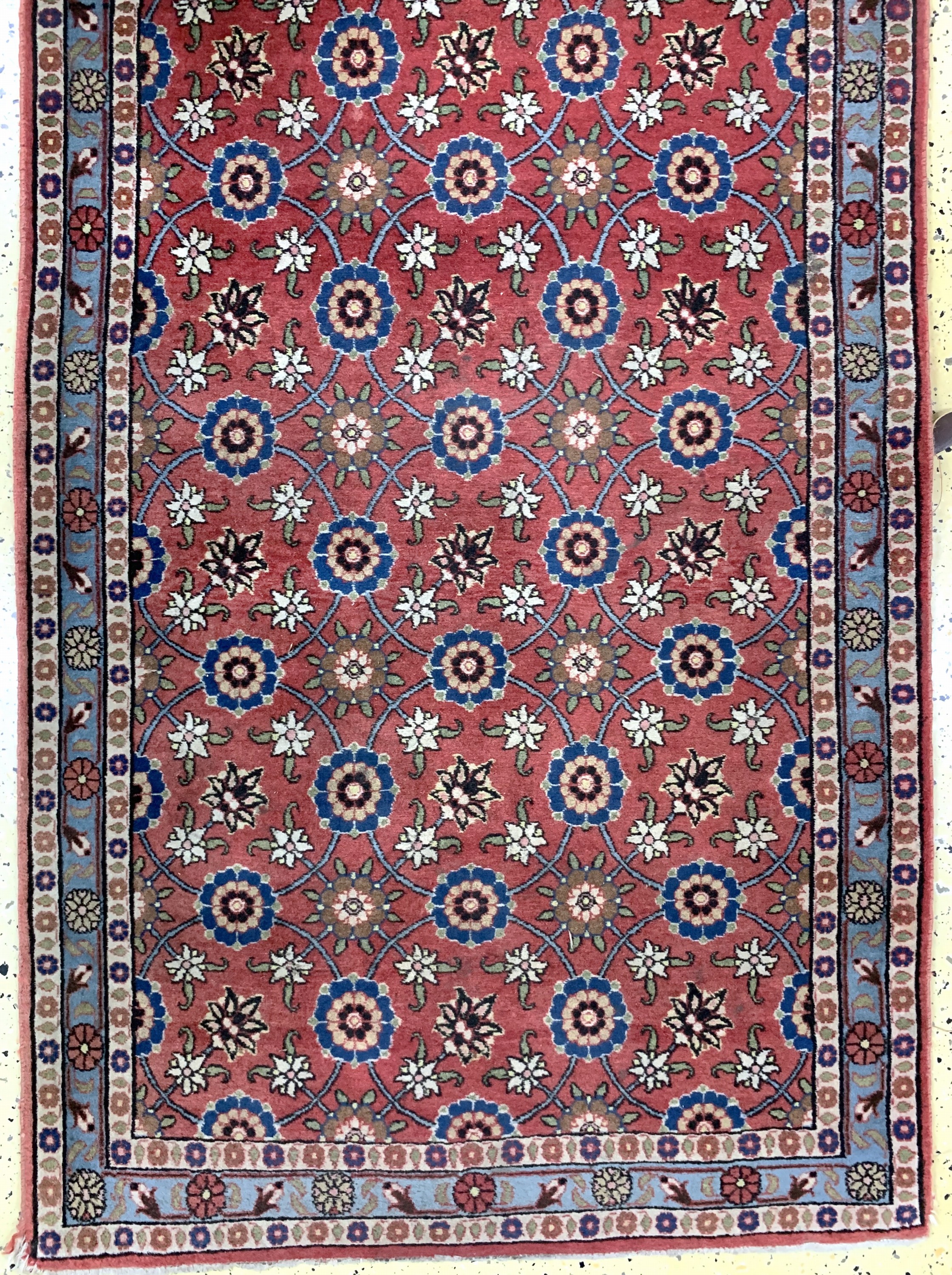 Detail d: Weramin, Persien, Mitte 20.Jhd, Wolle auf Baumwolle, ca. 375 x 95 cm, EHZ: 2(Eck leicht beschädigt).