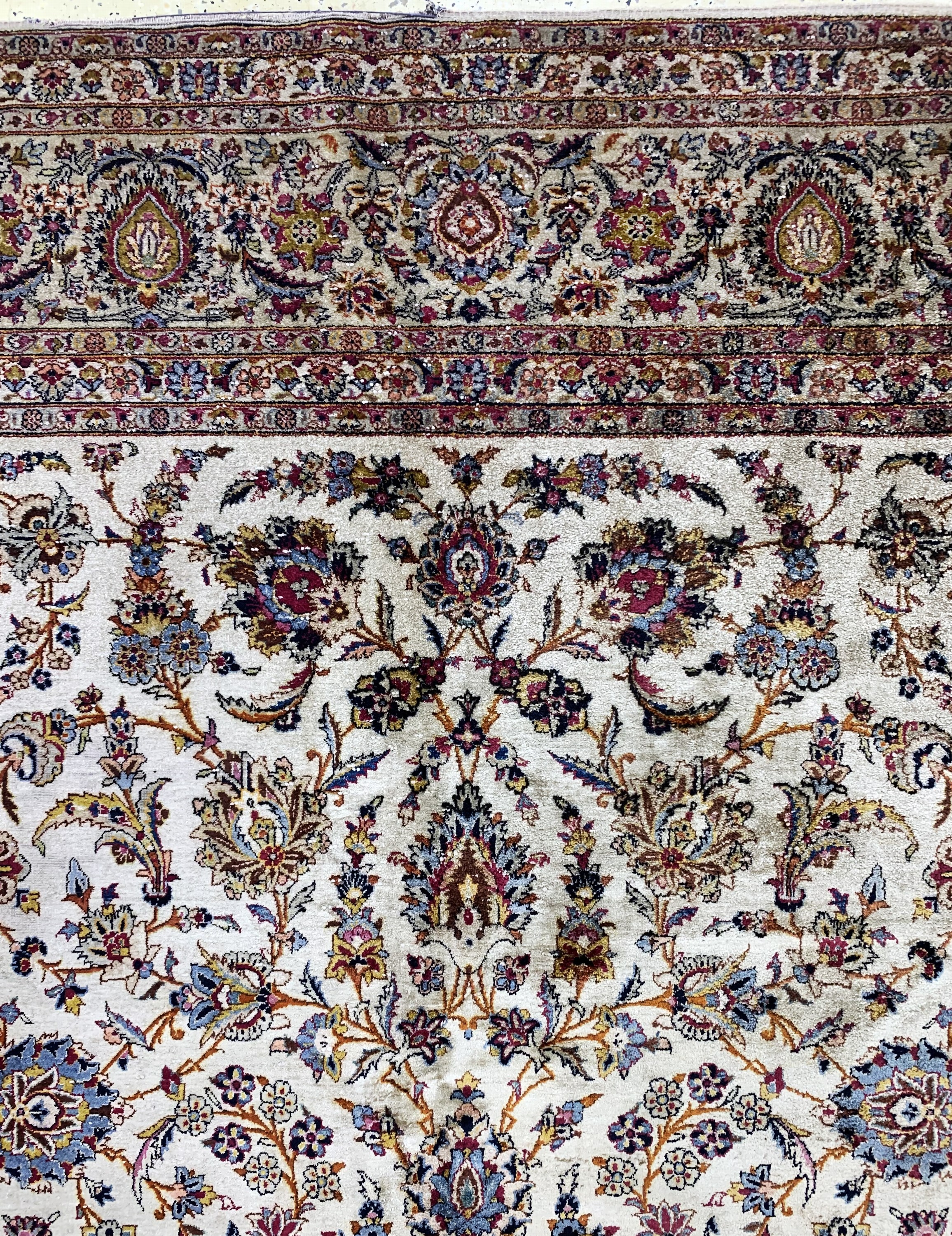 Detail e: Keschan Seide, Persien, Anfang 20.Jhd, reine Naturseide, ca. 375 x 268 cm, EHZ: 3