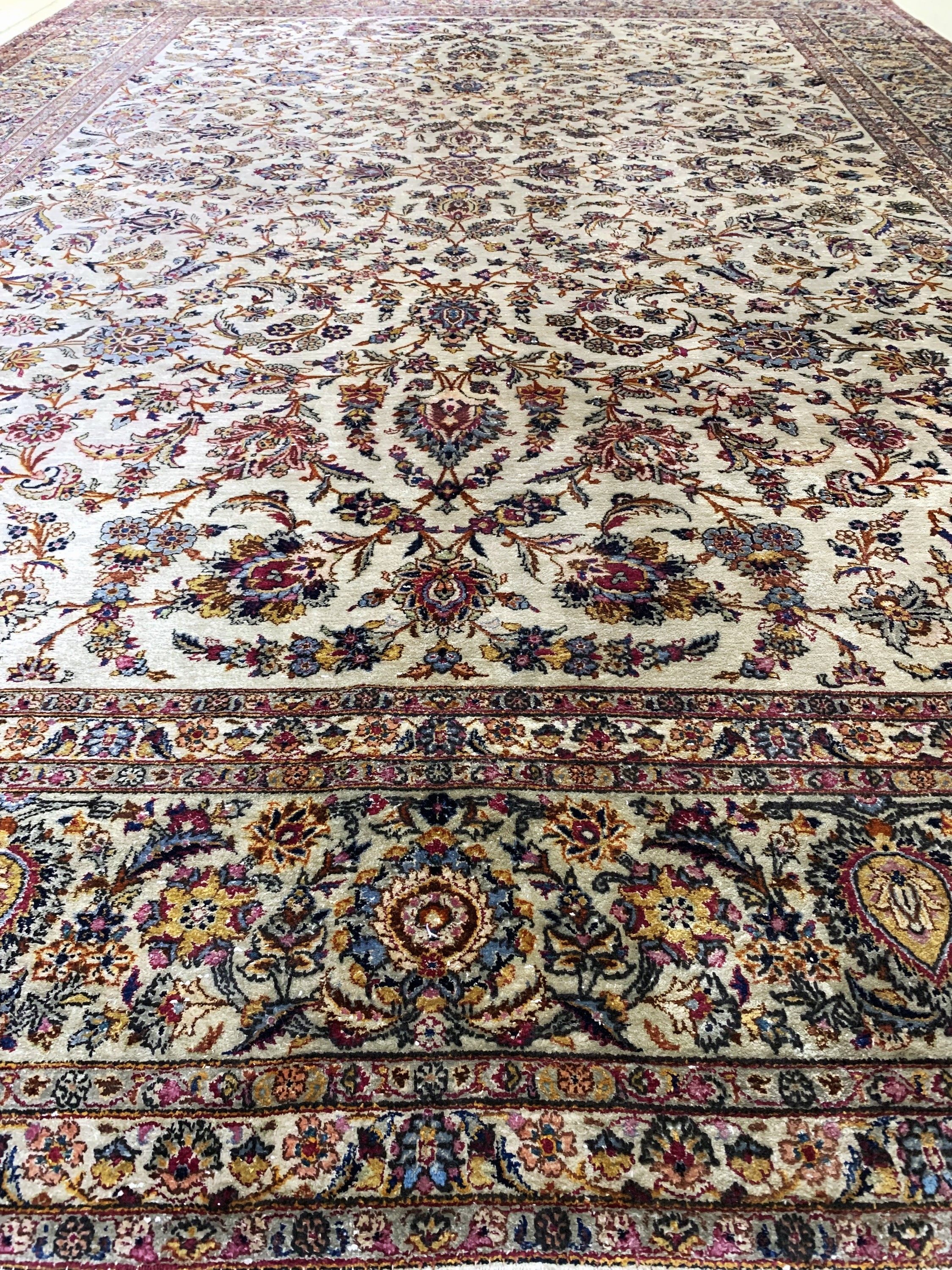 Detail g: Keschan Seide, Persien, Anfang 20.Jhd, reine Naturseide, ca. 375 x 268 cm, EHZ: 3