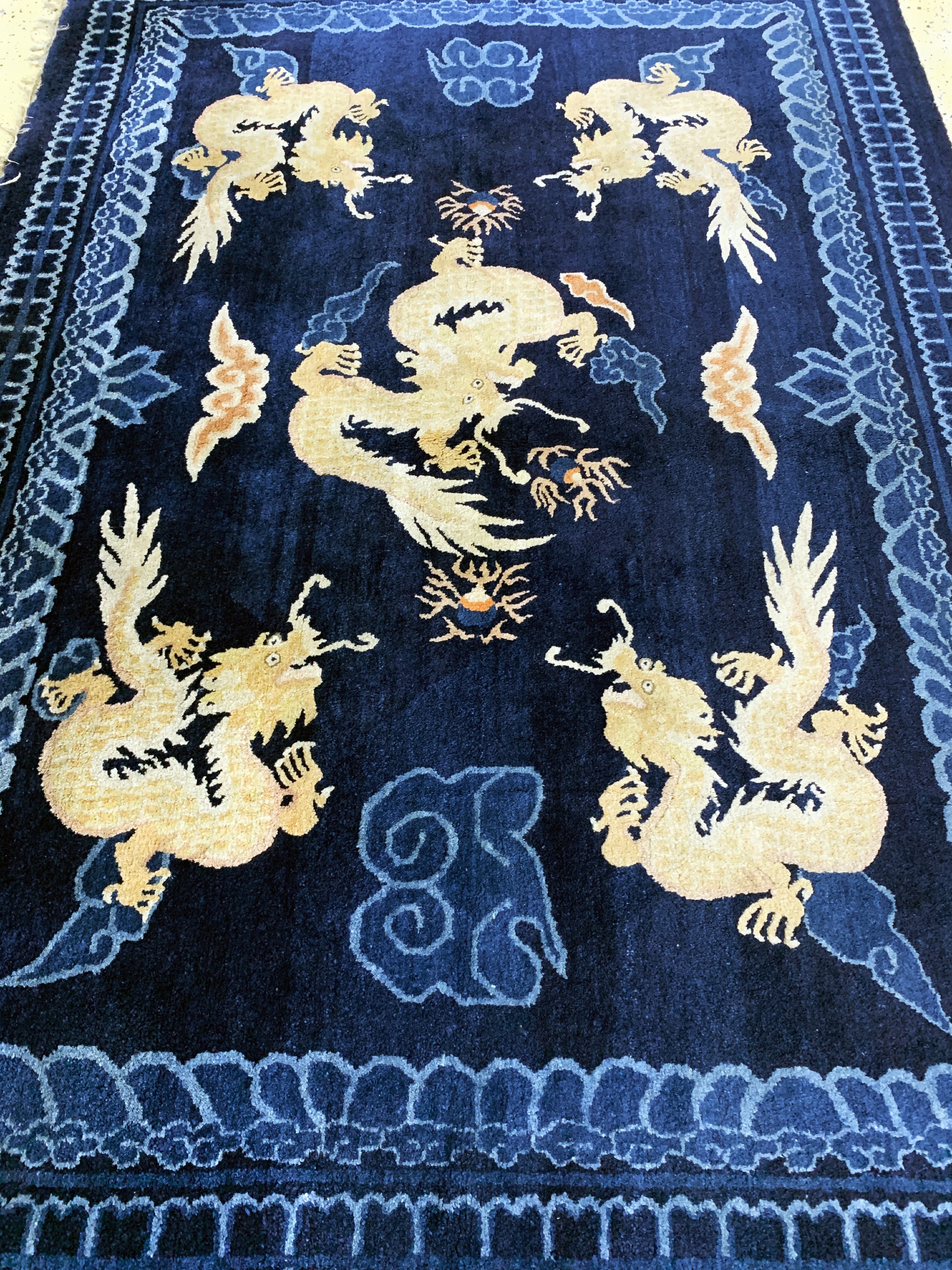 Detail d: Pao Tow"Drachen-Teppich"antik, China, um 1900, Wolle auf Baumwolle, ca. 226 x 155 cm, EHZ: 2(kleine Florfehlstelle).