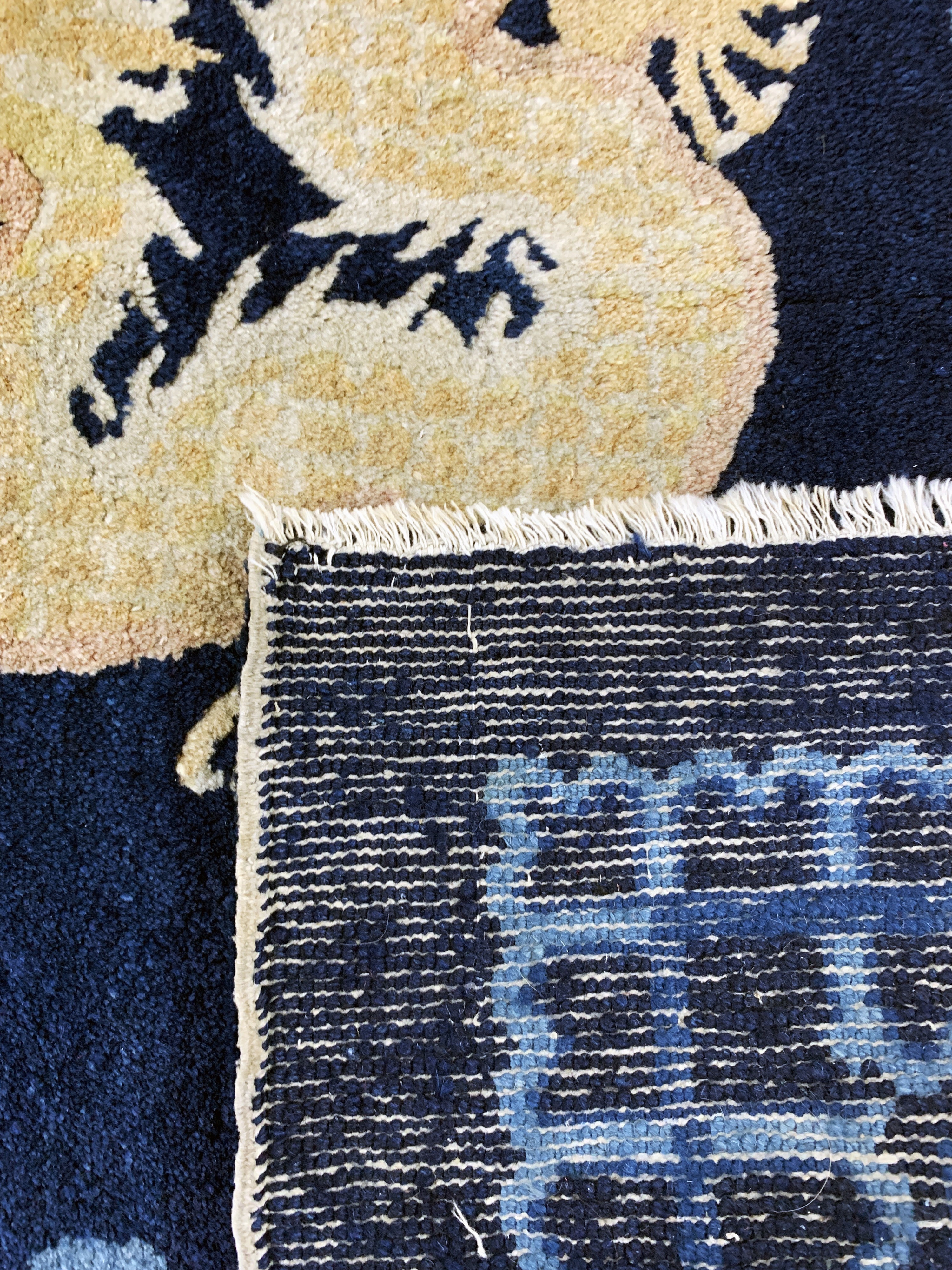 Detail e: Pao Tow"Drachen-Teppich"antik, China, um 1900, Wolle auf Baumwolle, ca. 226 x 155 cm, EHZ: 2(kleine Florfehlstelle).