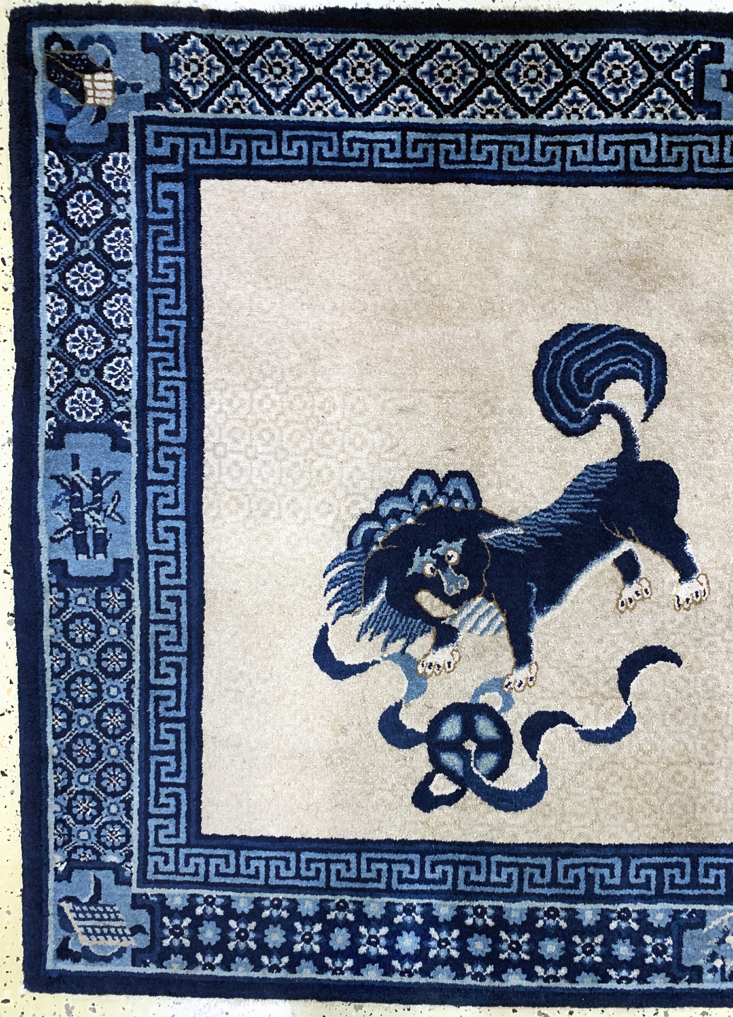 Detail b: Pao Tow"Schnee-Löwen"antik, China, um 1900,Wolle auf Baumwolle, ca. 180 x 118 cm, EHZ: 2, (kleine restaurierungen)