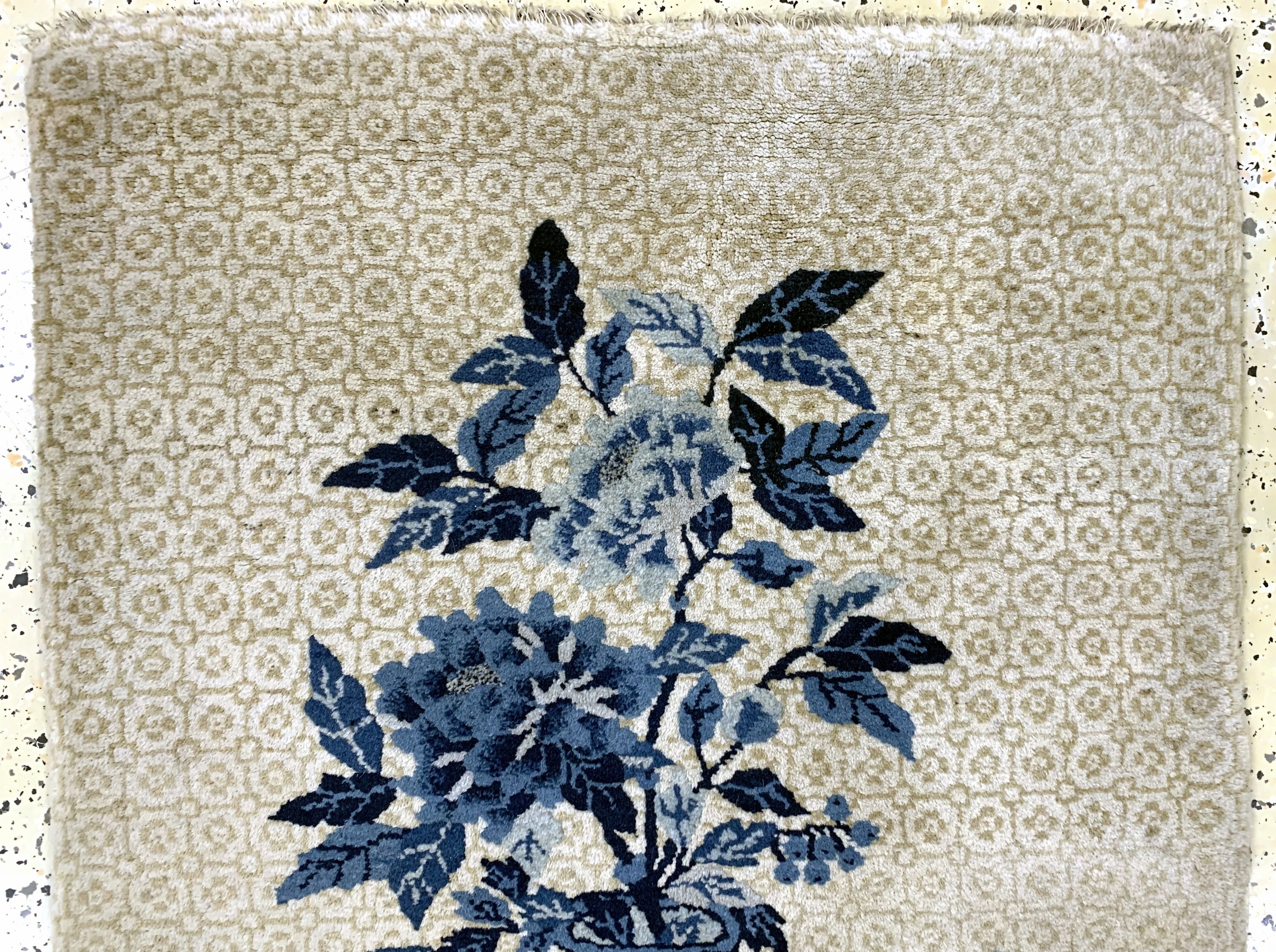 Detail a: Pao Tow"Vasen-Teppich"antik, China, um 1900, Wolle auf Baumwolle, ca. 152 x 77 cm, EHZ: 2, (restauriert)