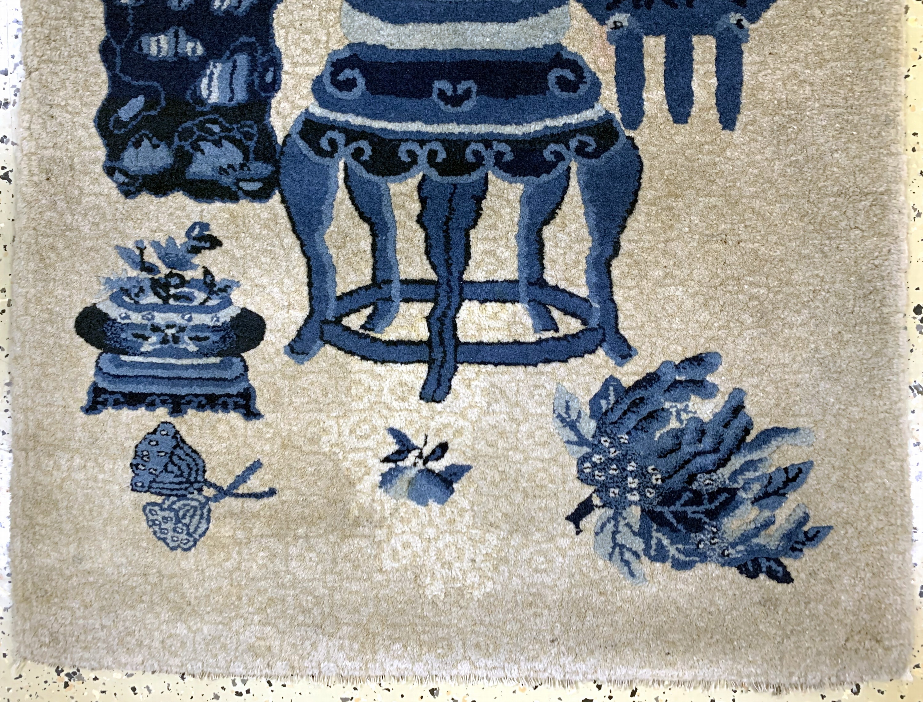 Detail c: Pao Tow"Vasen-Teppich"antik, China, um 1900, Wolle auf Baumwolle, ca. 152 x 77 cm, EHZ: 2, (restauriert)