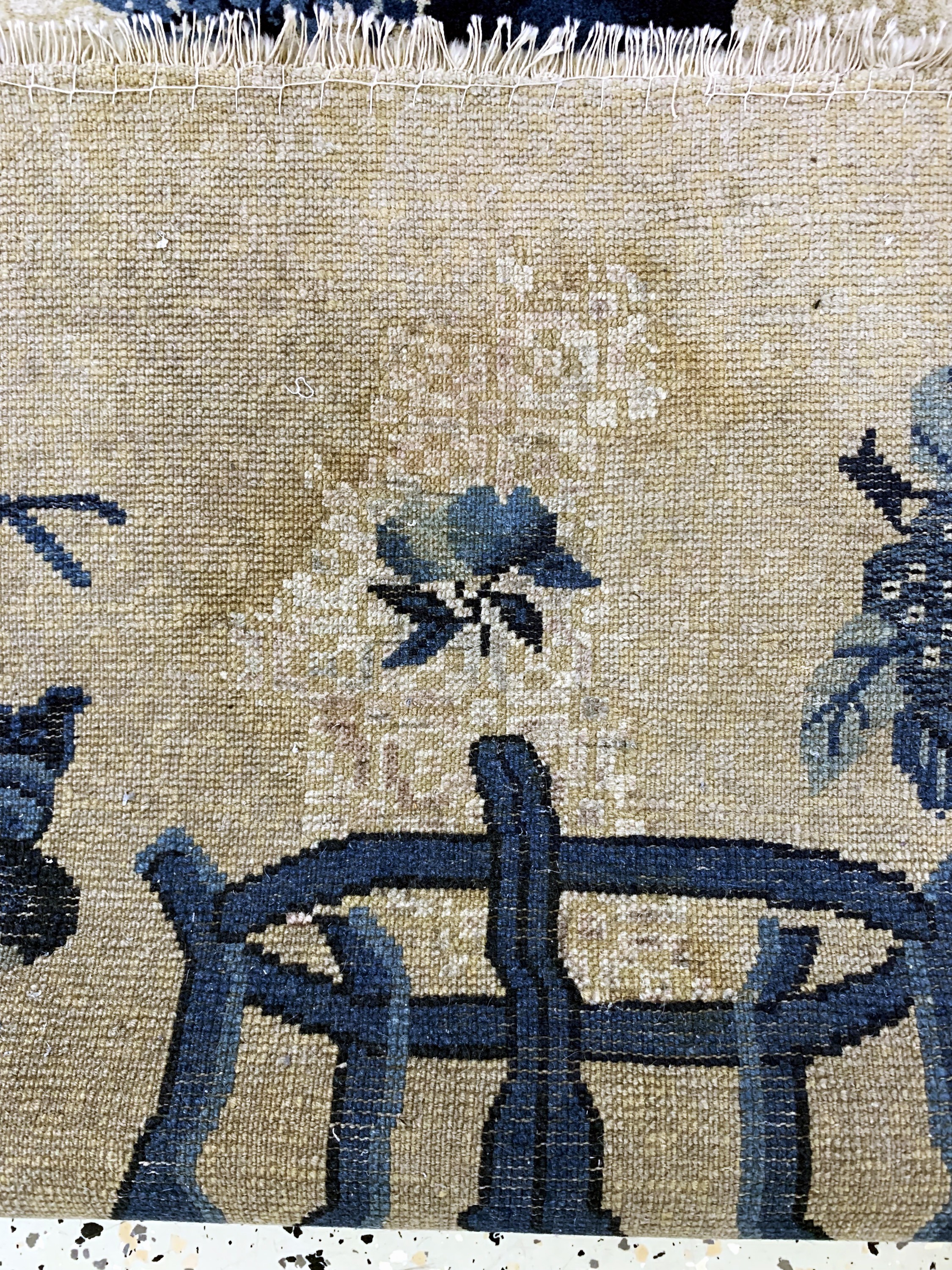 Detail f: Pao Tow"Vasen-Teppich"antik, China, um 1900, Wolle auf Baumwolle, ca. 152 x 77 cm, EHZ: 2, (restauriert)