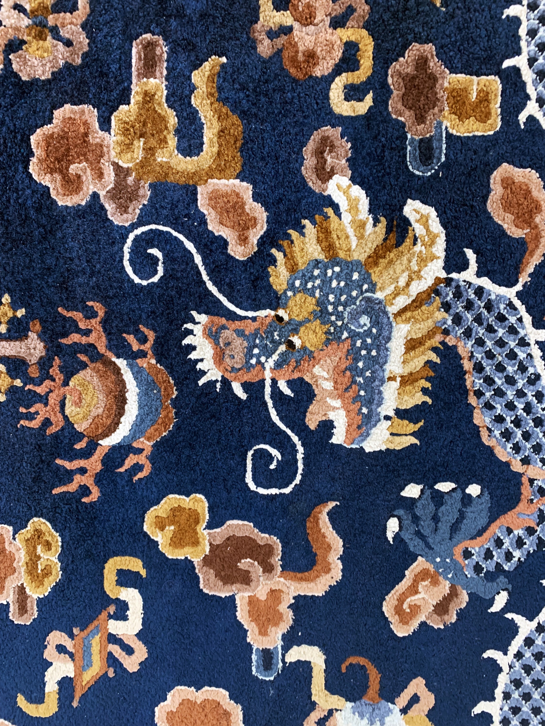 Detail b: Peking"Drachen-Teppich"Seide, China, Mitte 20.Jhd, reine Naturseide, ca. 212 x 92 cm, EHZ: 2