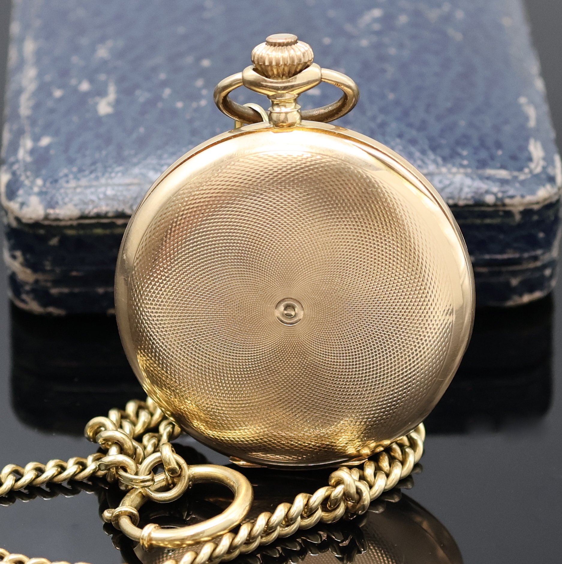 Detail b: CORTEBERT Savonette Herrentaschenuhr in GG 585/000 an GG 585/000 Kette, Schweiz um 1925, guill. 3-Deckel Goldgeh. dell., im Zentrum des Sprungdeckels ...