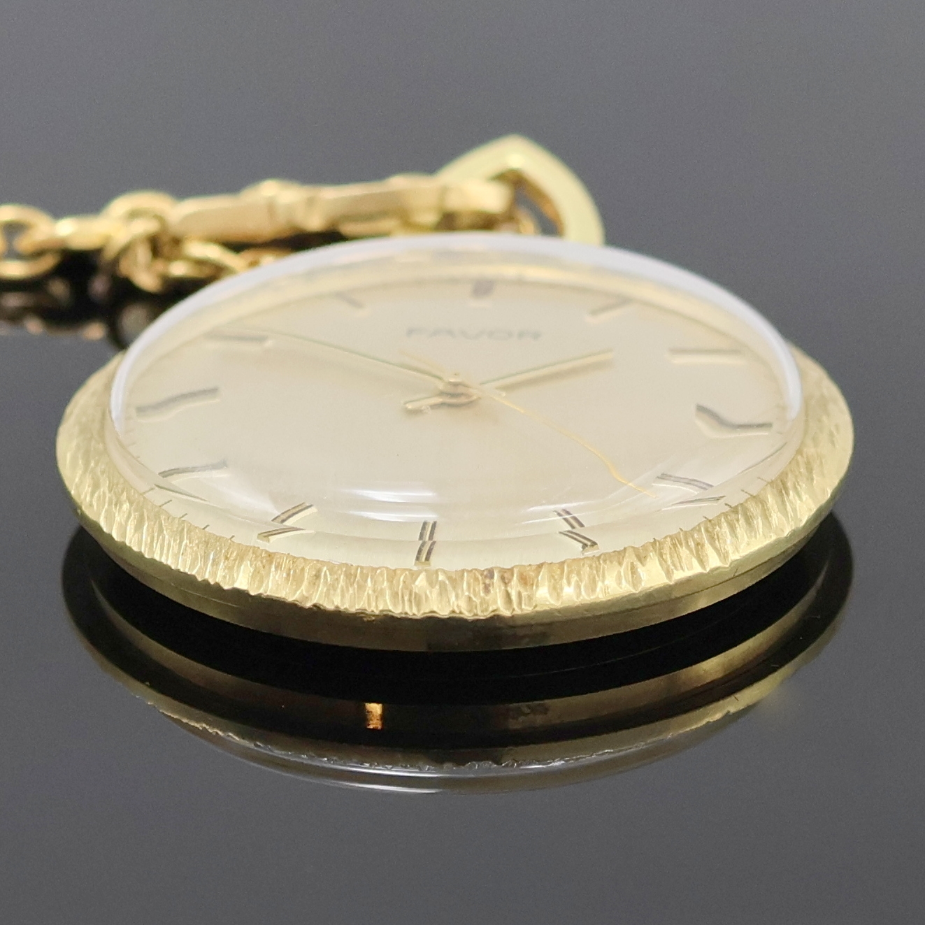 Detail a: GG 750/000 Taschenuhrkette ca. 26g mit vergoldeter Favor Frackuhr, Taschenuhr Deutschland um 1970, Handaufzug, Boden aufgedr., 17 St., Kal. PUW 560, ...