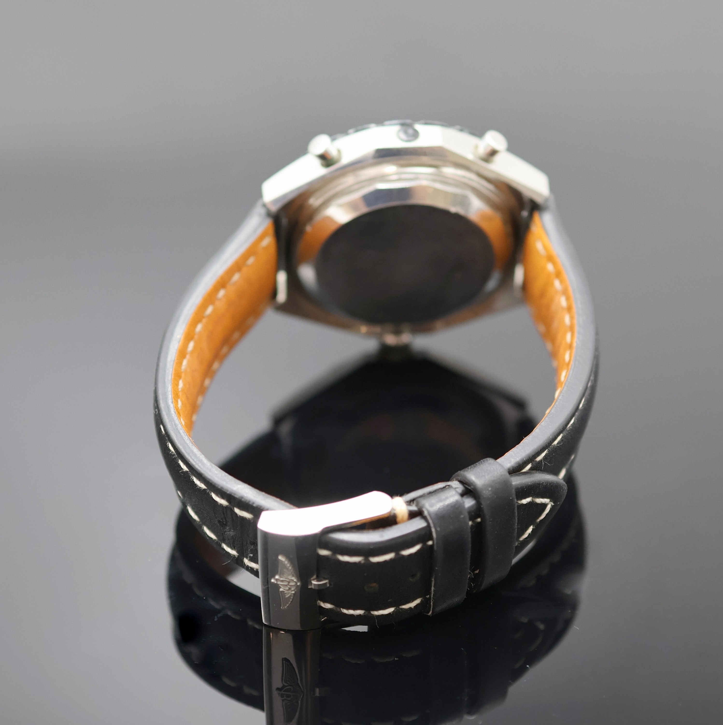 Detail b: BREITLING Armbandchronograph Chronomat Referenz 1808, Schweiz um 1973, Edelstahlgeh. inkl. späterem orig. Lederband m. Dornschl., Boden verschr., ...