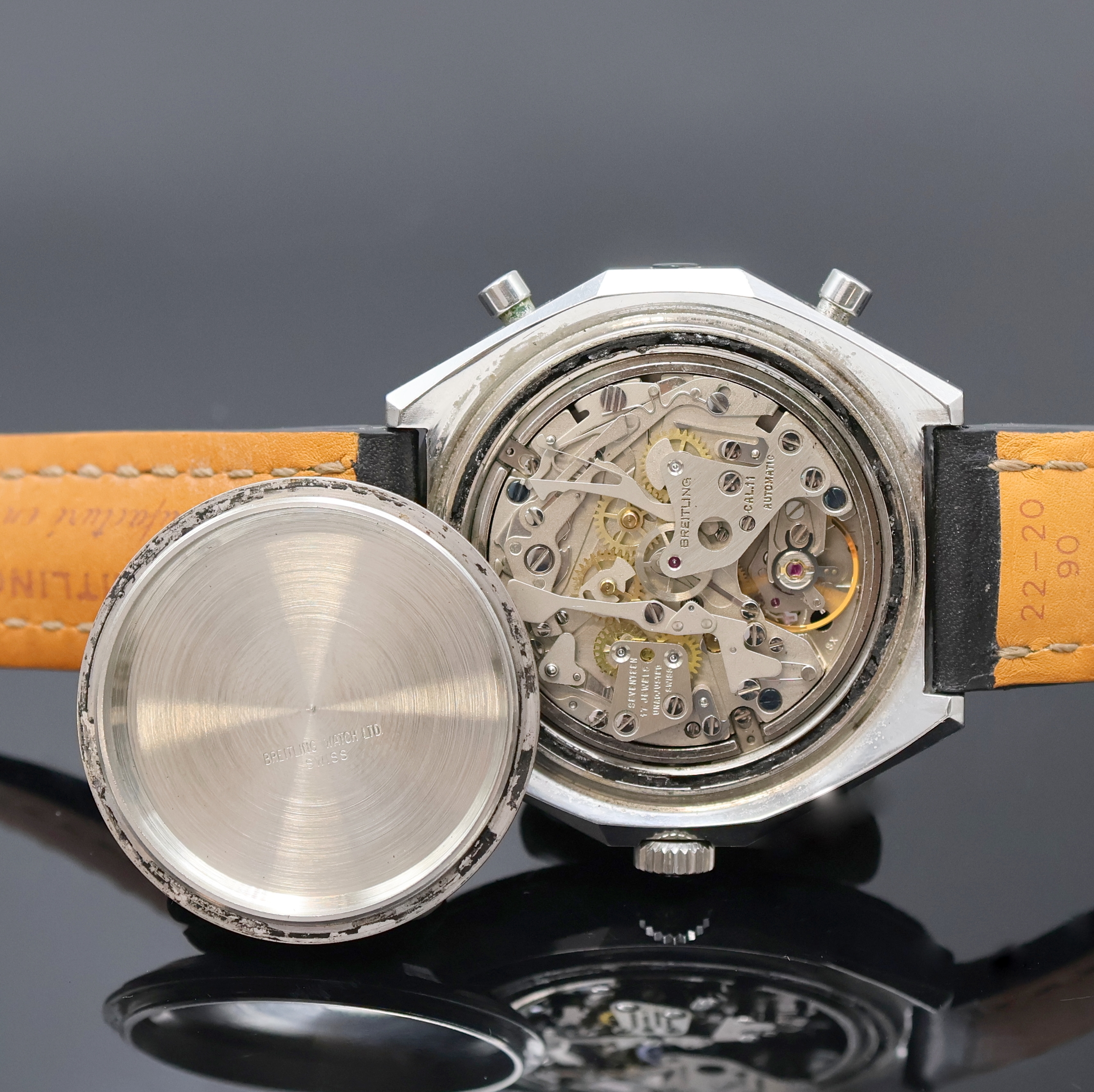 Detail e: BREITLING Armbandchronograph Chronomat Referenz 1808, Schweiz um 1973, Edelstahlgeh. inkl. späterem orig. Lederband m. Dornschl., Boden verschr., ...