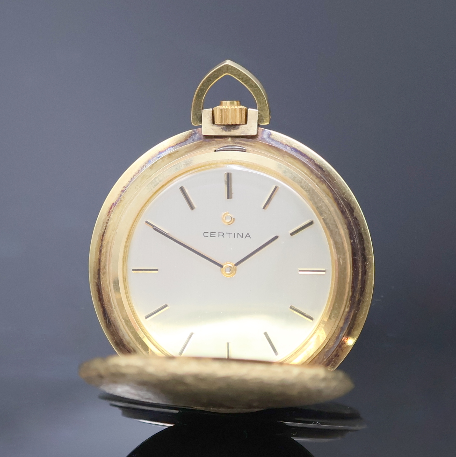 CERTINA Frackuhr in GG 585/000, Handaufzug, Schweiz um 1975, strukturiertes Geh., Boden aufgedr., silb. Zifferbl. m. aufgel. Indizes, 17 St. ...