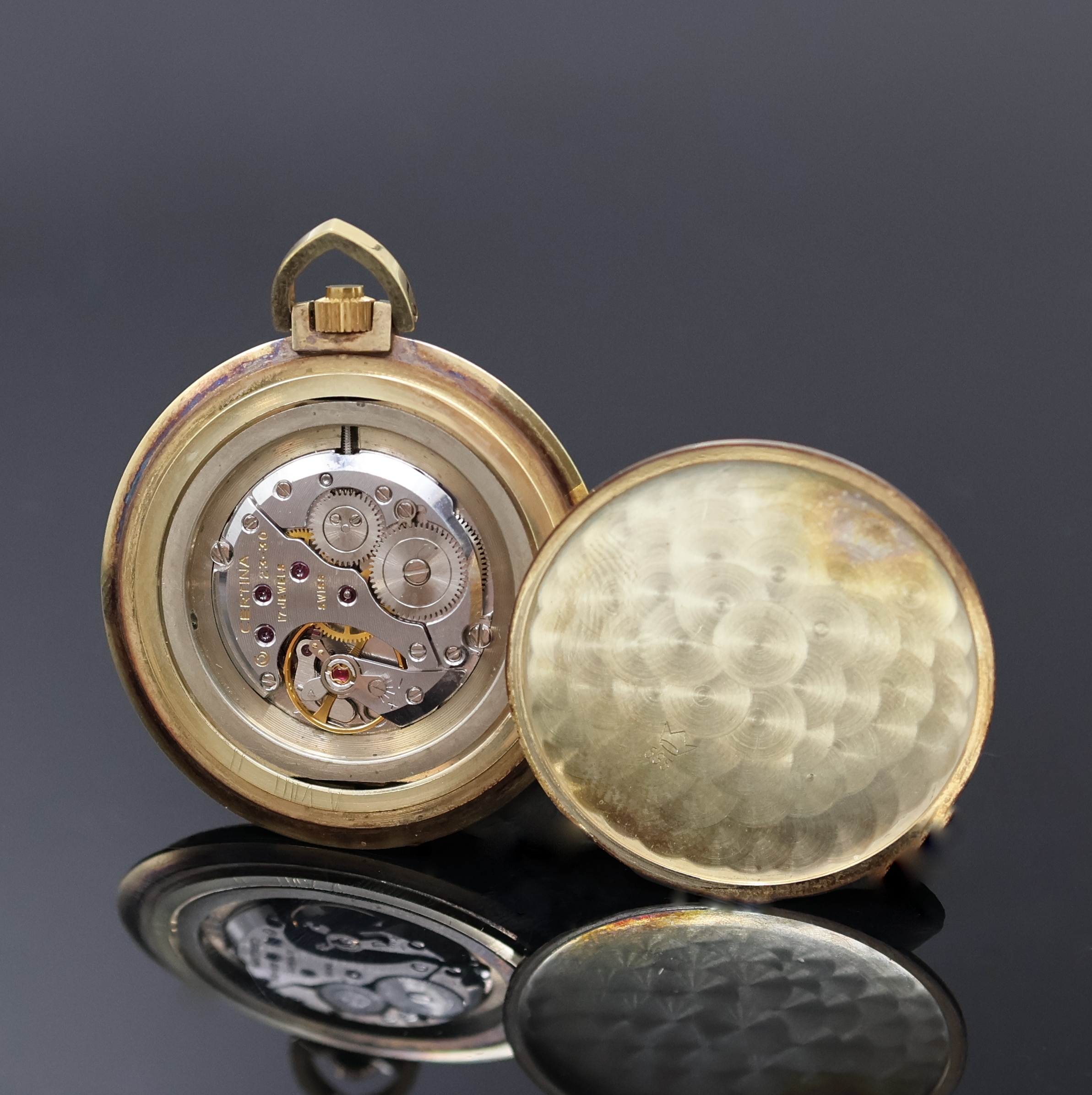 Detail d: CERTINA Frackuhr in GG 585/000, Handaufzug, Schweiz um 1975, strukturiertes Geh., Boden aufgedr., silb. Zifferbl. m. aufgel. Indizes, 17 St. ...