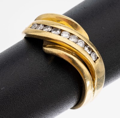 Image 26952920 - 18 kt Gold Brillant-Ring, GG 750/000, wellenf. Ringkopf, 9 Brillanten zus. ca. 0.18 ct ...