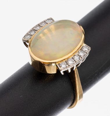 Image 26953069 - 18 kt Gold Opal-Diamant-Ring, GG/WG 750/000, ovaler Opalcabochon ca. 6.0 ct, verb., ...