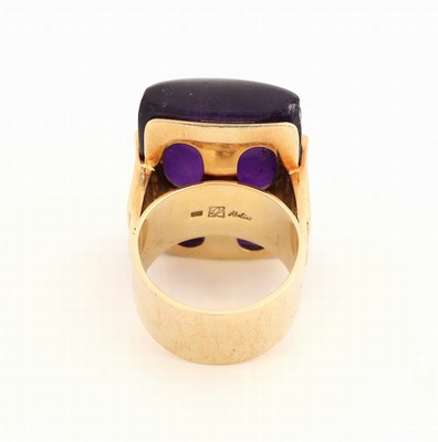 26953086b - 14 kt Gold Amethyst-Ring, GG 585/000, rechteckiger Amethyst-Cabochon (besch.) ca. 40.0 ...
