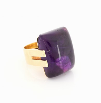 26953086c - 14 kt Gold Amethyst-Ring, GG 585/000, rechteckiger Amethyst-Cabochon (besch.) ca. 40.0 ...