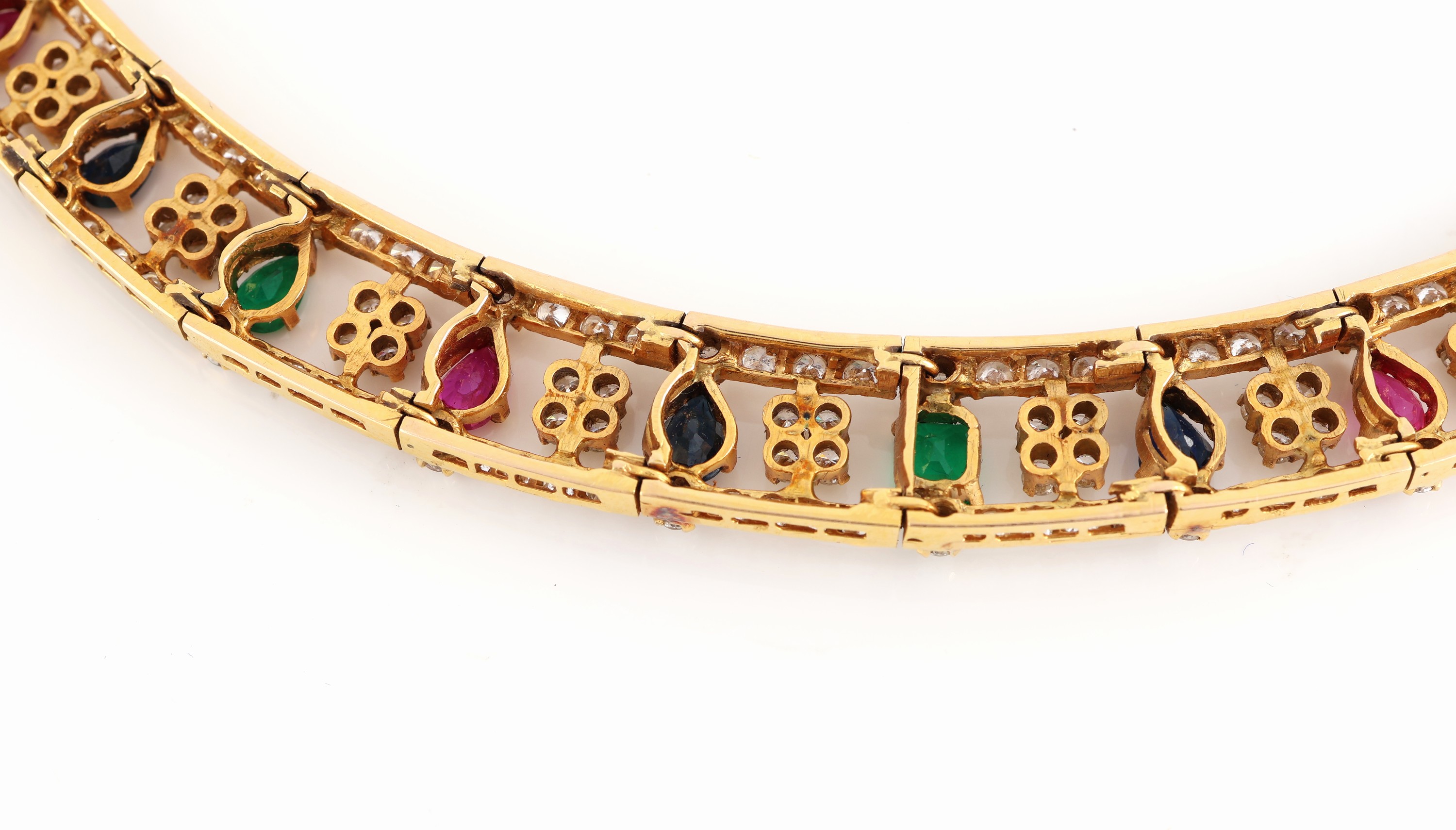 Detail b: 18 kt Gold Farbstein-Brillant-Collier, GG 750/000, 5 Smaragde, 4 Rubine und 4 Saphire in versch. Schliffformen (Tropfen, Emerald Cut, ovalfacett.) ...