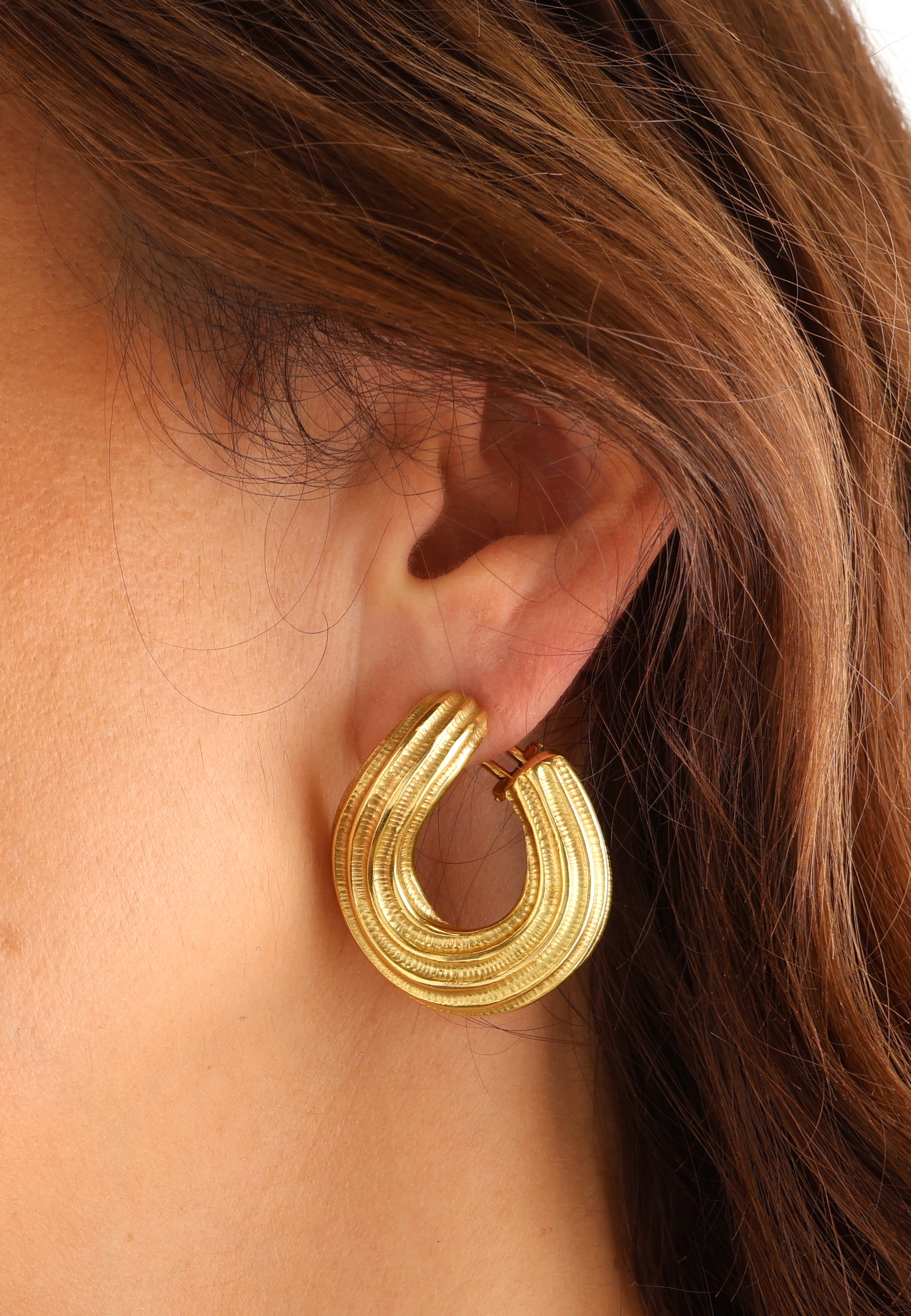 Detail d: Paar 18 kt Gold ANDREW GRIMA Ohrstecker, GG750/000, Rillendekor, D. ca. 3 cm, Clipbrisuren, sign., ca. 17.3 g