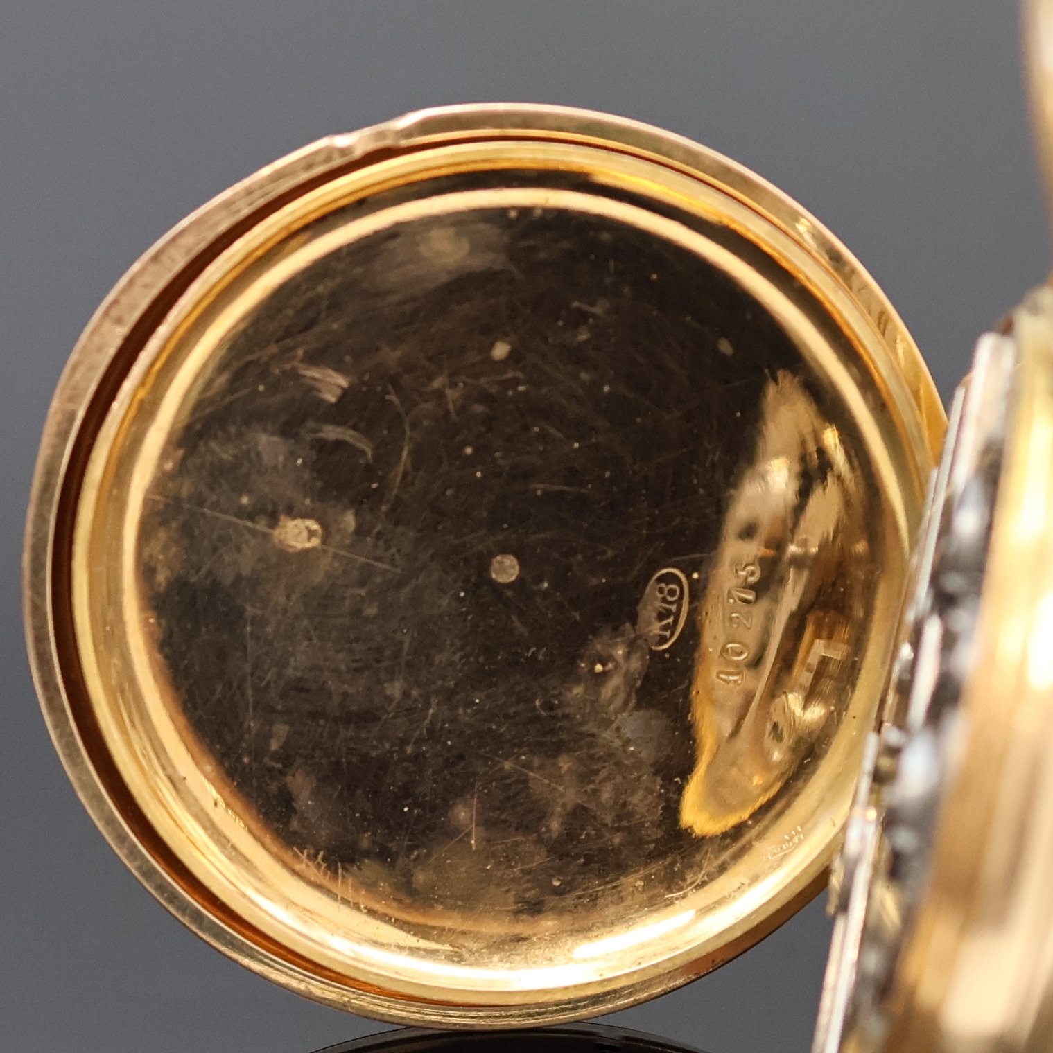 Detail e: DROZ JEANNOT FILS BRENETS Savonette Herrentaschenuhr in RG 750/000, Schweiz um 1900, guill. 3-Deckel Goldgeh. dell., Sprungdeckel m. freiem ...