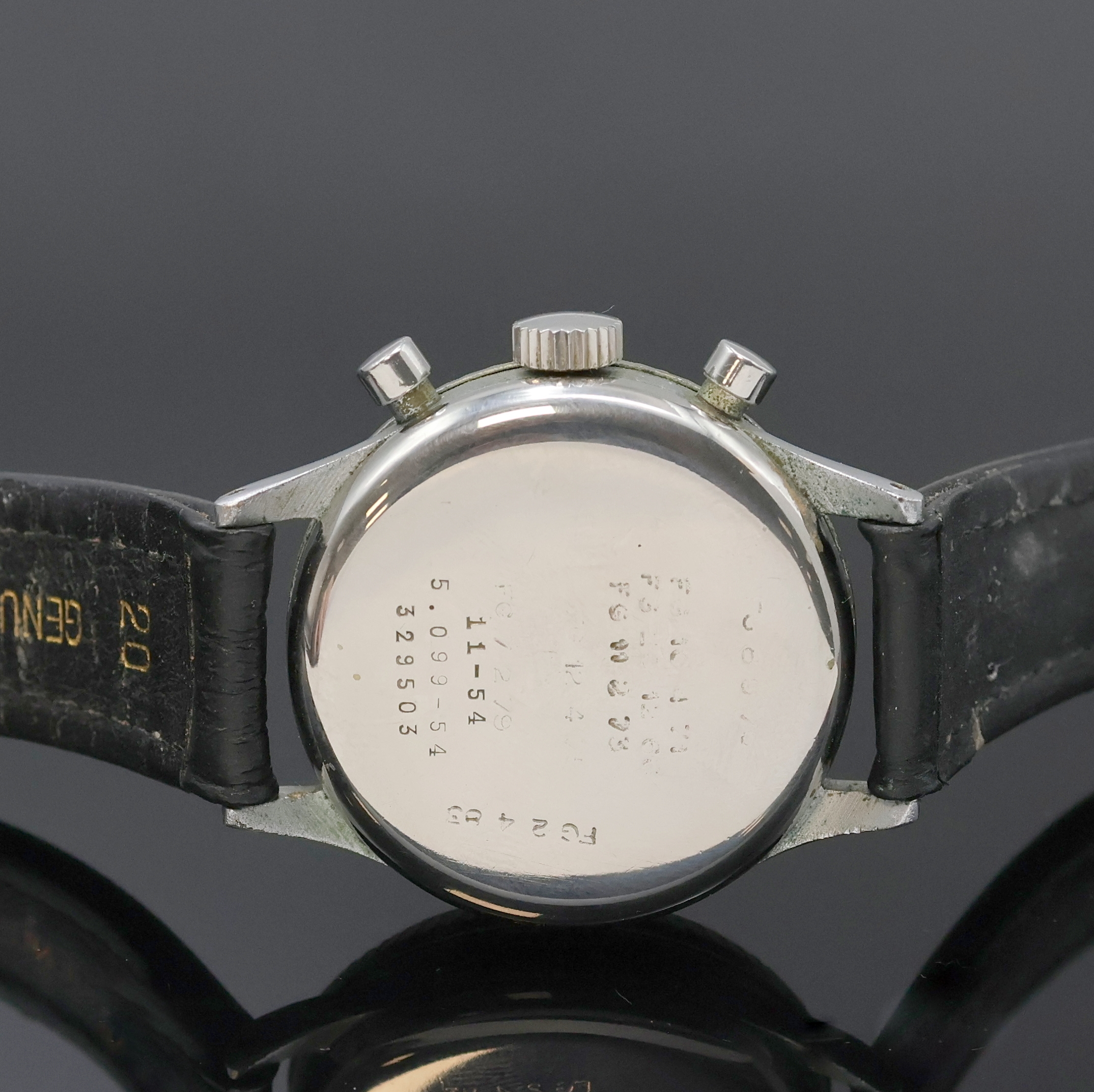 Detail c: J. AURICOSTE Type 20 Fliegerchronograph mit Flyback der französischen Luftwaffe, Schweiz um 1954, Handaufzug, matt verchr. Geh., geriffelte ...