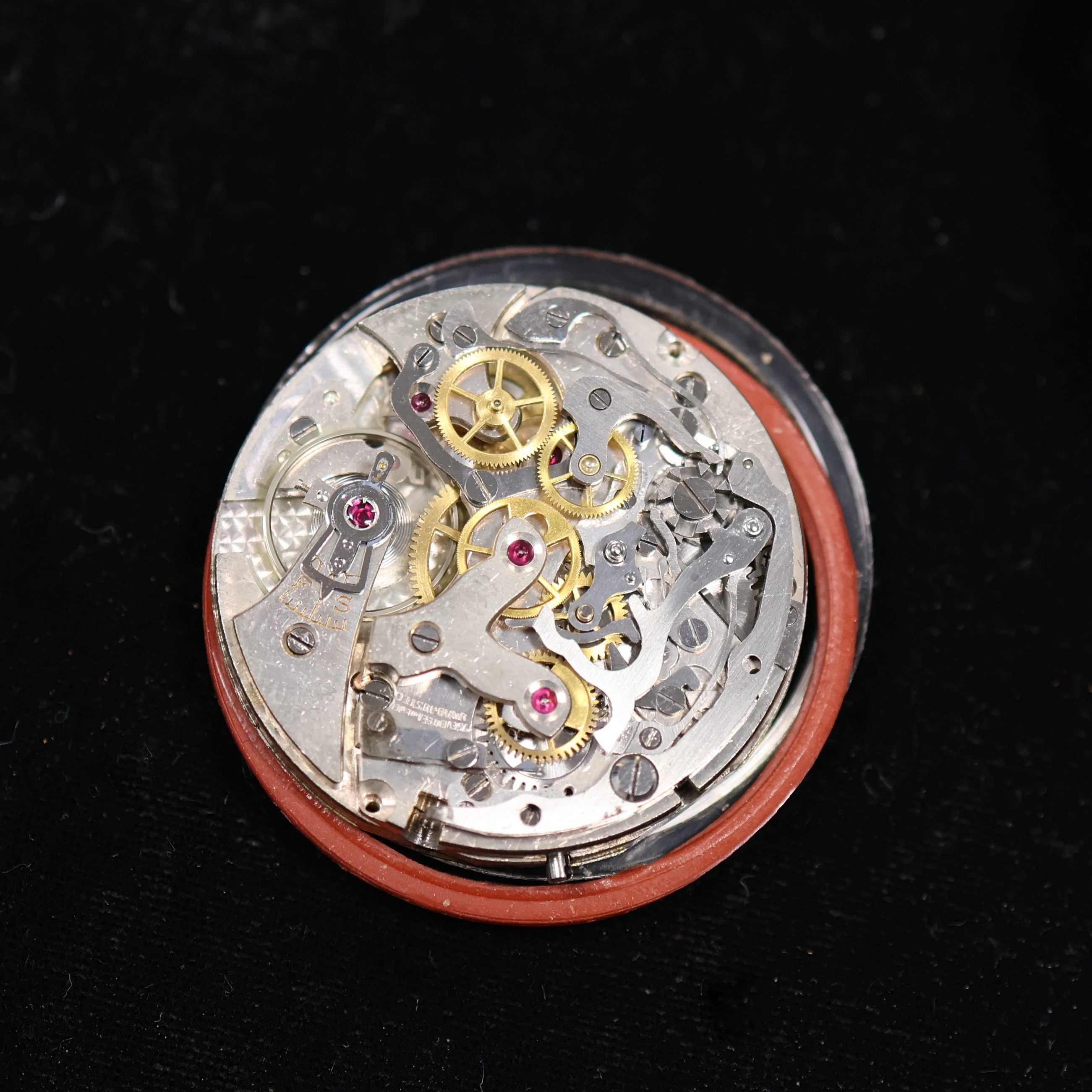 Detail d: BREITLING früher Schaltradchronograph in Stahl mit seltenem schwarzen Glanzzifferblatt, Schweiz um 1950, Handaufzug, sog. Clamshell- Geh., korrod. ...