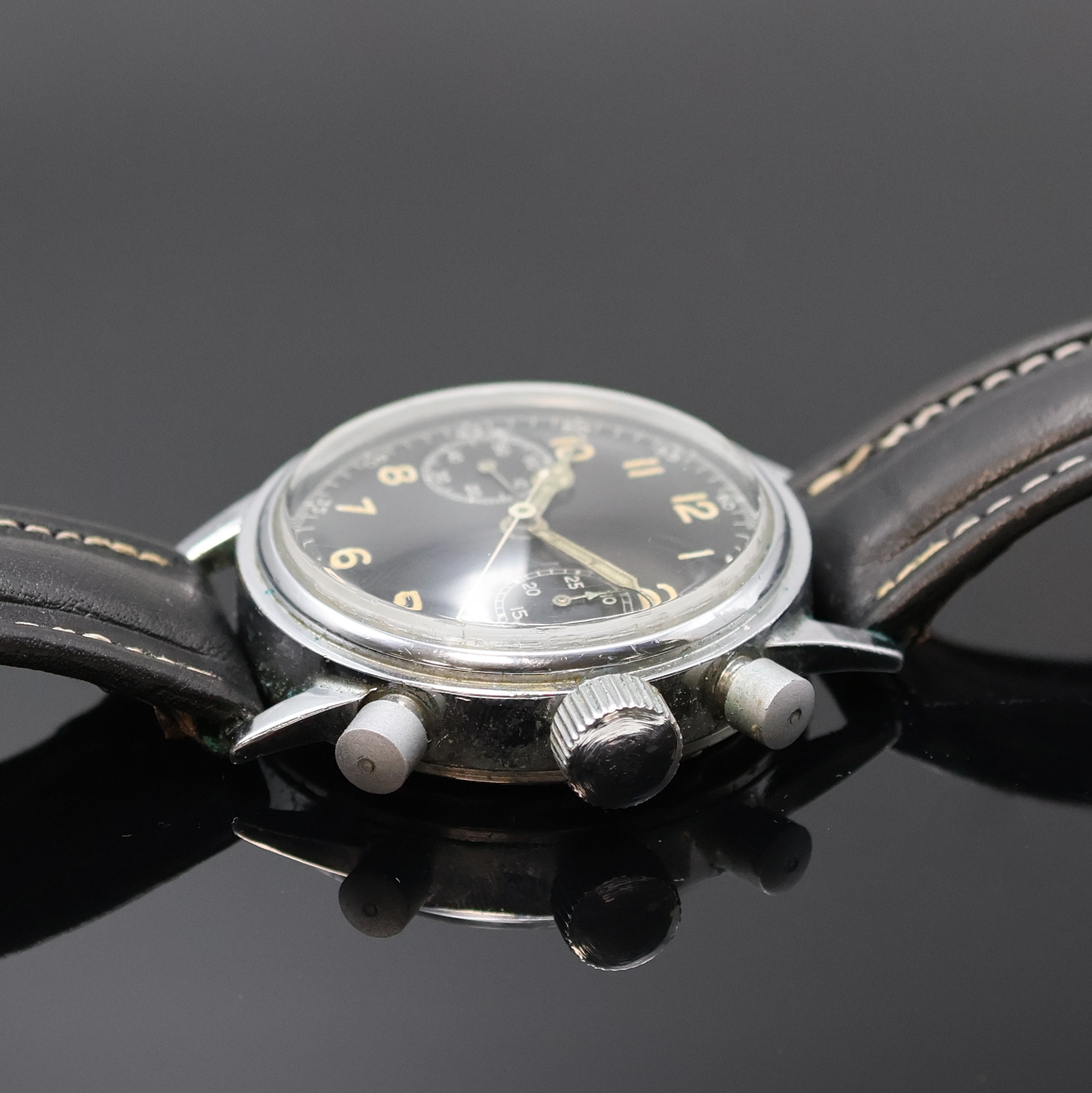 Detail b: TUTIMA Fliegerchronograph mit Kaliber UROFA 59, Deutschland um 1945, Handaufzug, verchr. Geh. orig. ohne Drehlünette, orig. Drücker u. Krone, ...