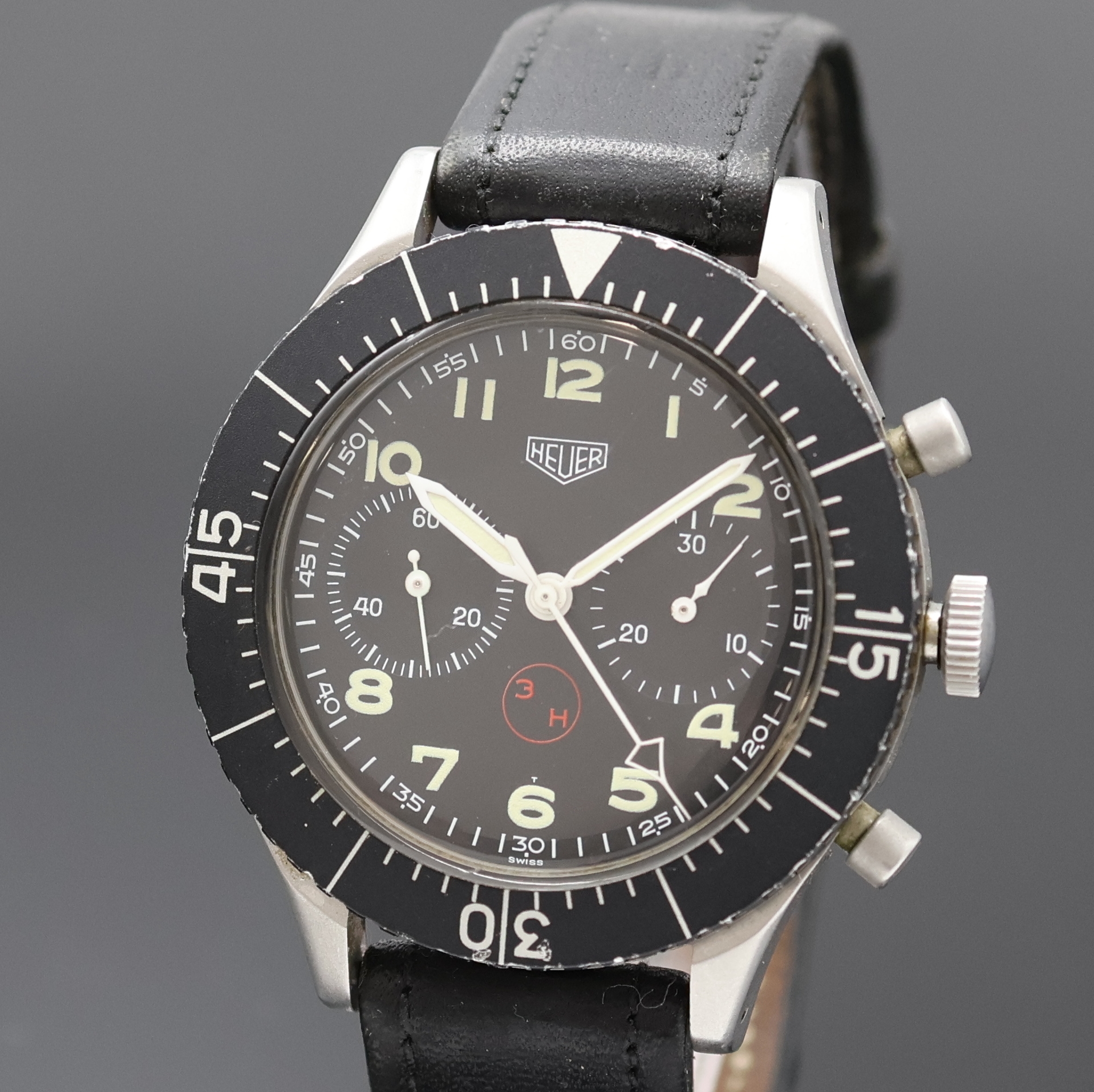 Detail a: HEUER 3H Flieger-Schaltradchronograph mit Flyback, Schweiz um 1970, Handaufzug, mattiertes Geh. 4-fach verschr., Boden m. Versorgungsnummer ...