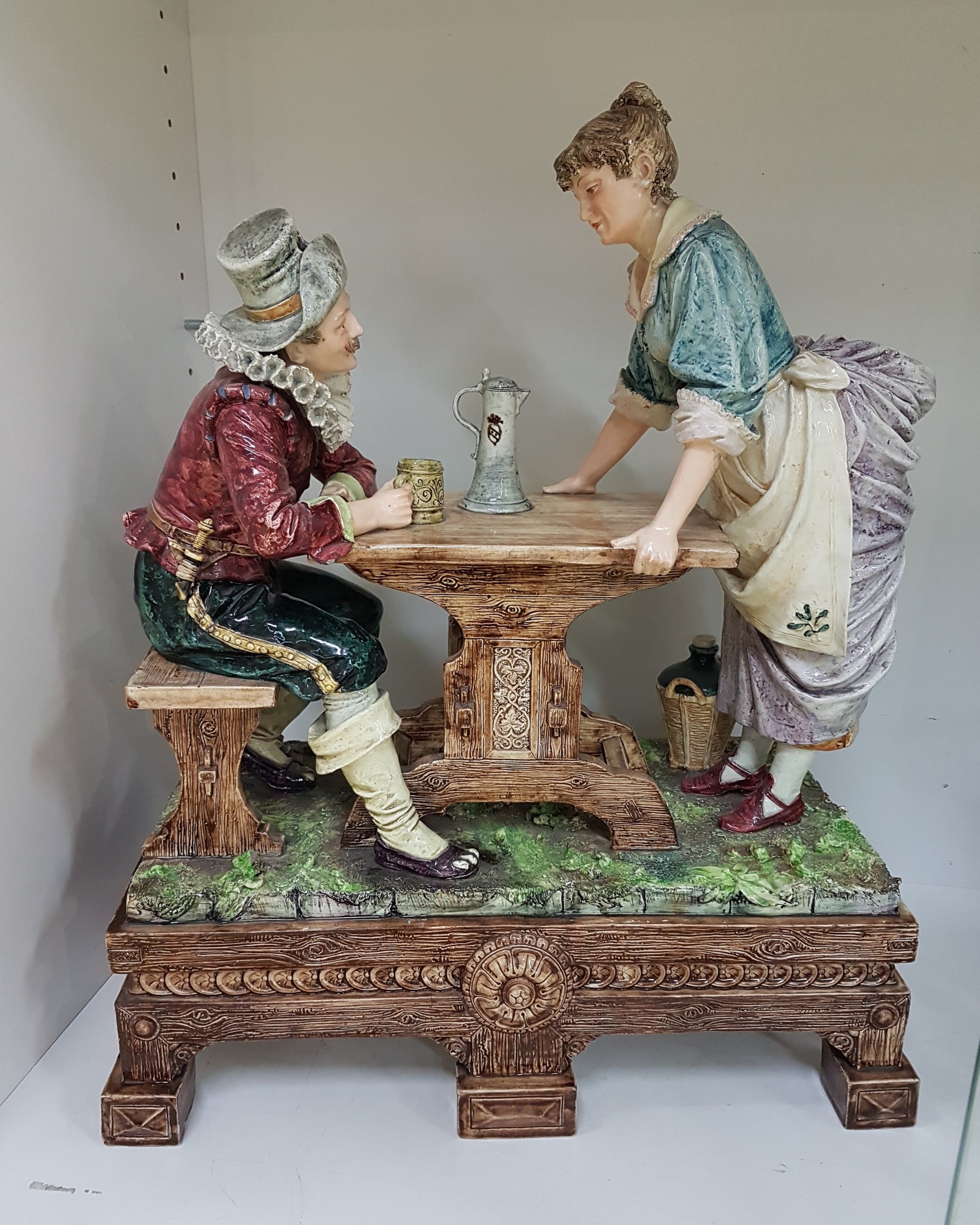 Detail a: Große Keramikgruppe/Figurengruppe, wohl Wilhelm Schiller Bodenbach, um 1900, Wirtshausgruppe, vollplastische Darstellung, altersbedingt bestoßen, ...