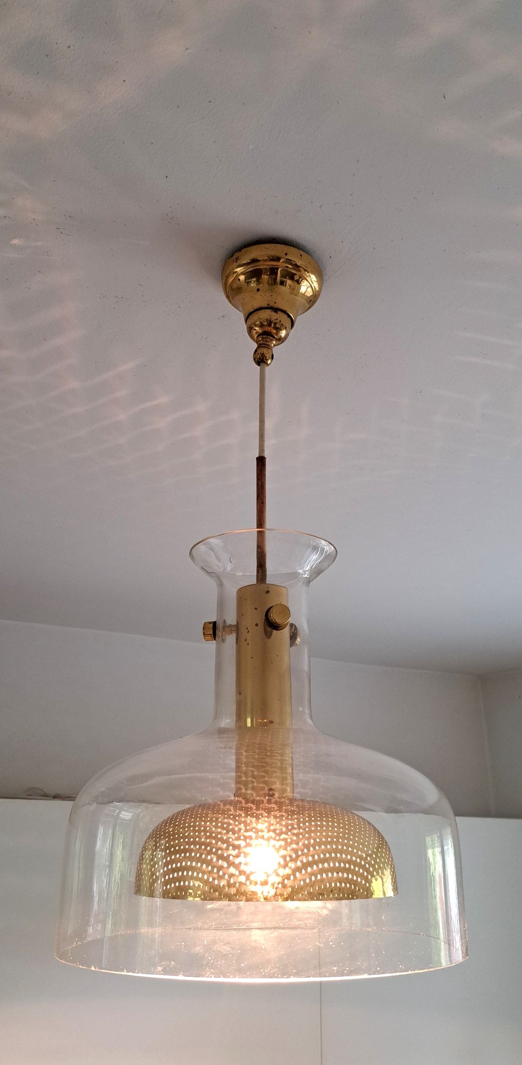 Detail a: Deckenlampe, Aders Pehrson, "Crystal", Entwurf um 1970, Metall vermessingt mit losem Glas, eine Brennstelle, Ateljé Lyktan, Ahus, H. ...