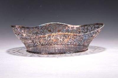 Image 26953177 - Korbschale aus Silber, 19./20.Jh., 830er, Wandung in Durchbrucharbeit, Rankendekor, ...