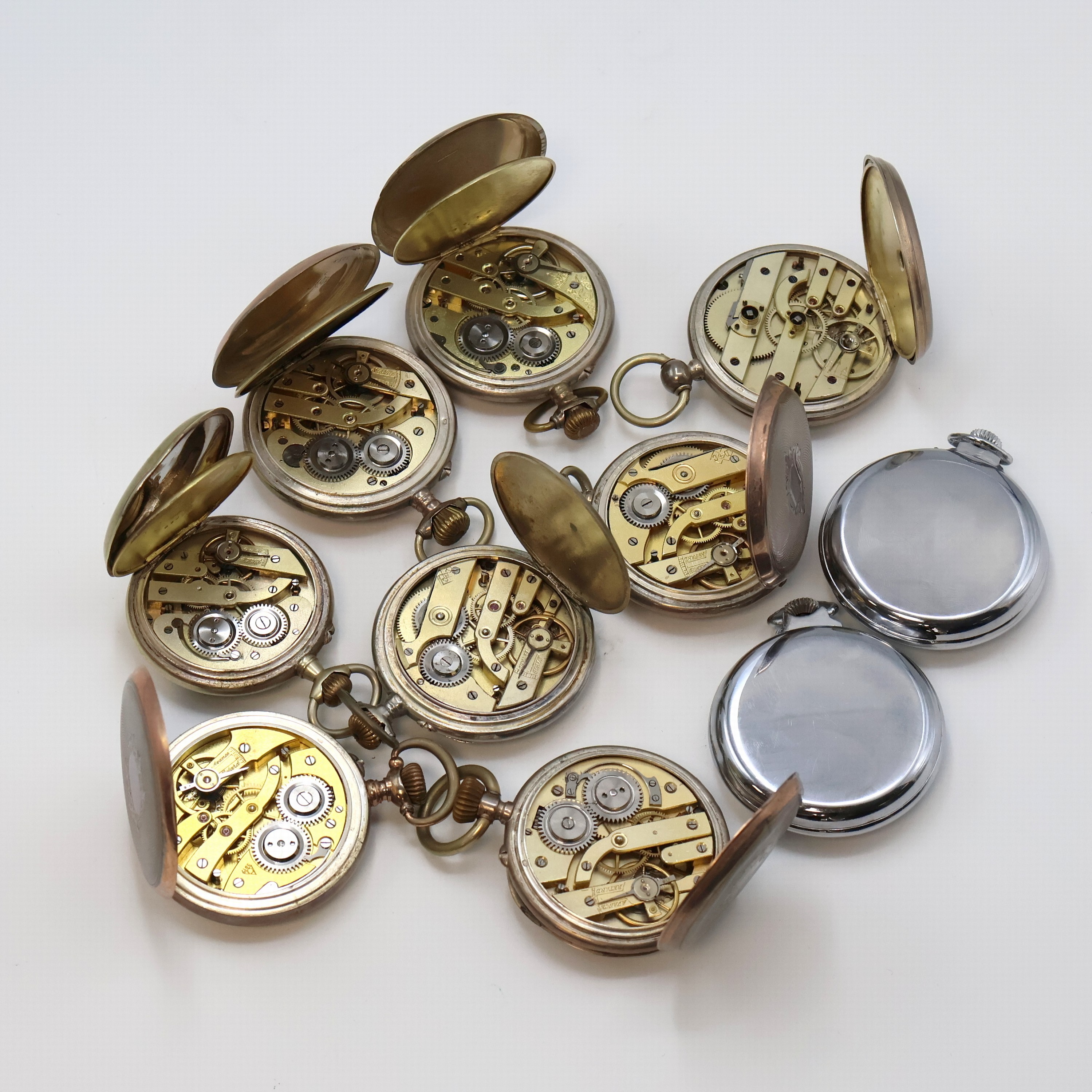 Detail b: Konvolut 10 offene Taschenuhren, Schweiz um 1870 - 1920, 9 x Kronenaufzug, 1 x Schlüsselaufzug, 7 Silbergeh. teils guill., teils floral grav., 2 ...