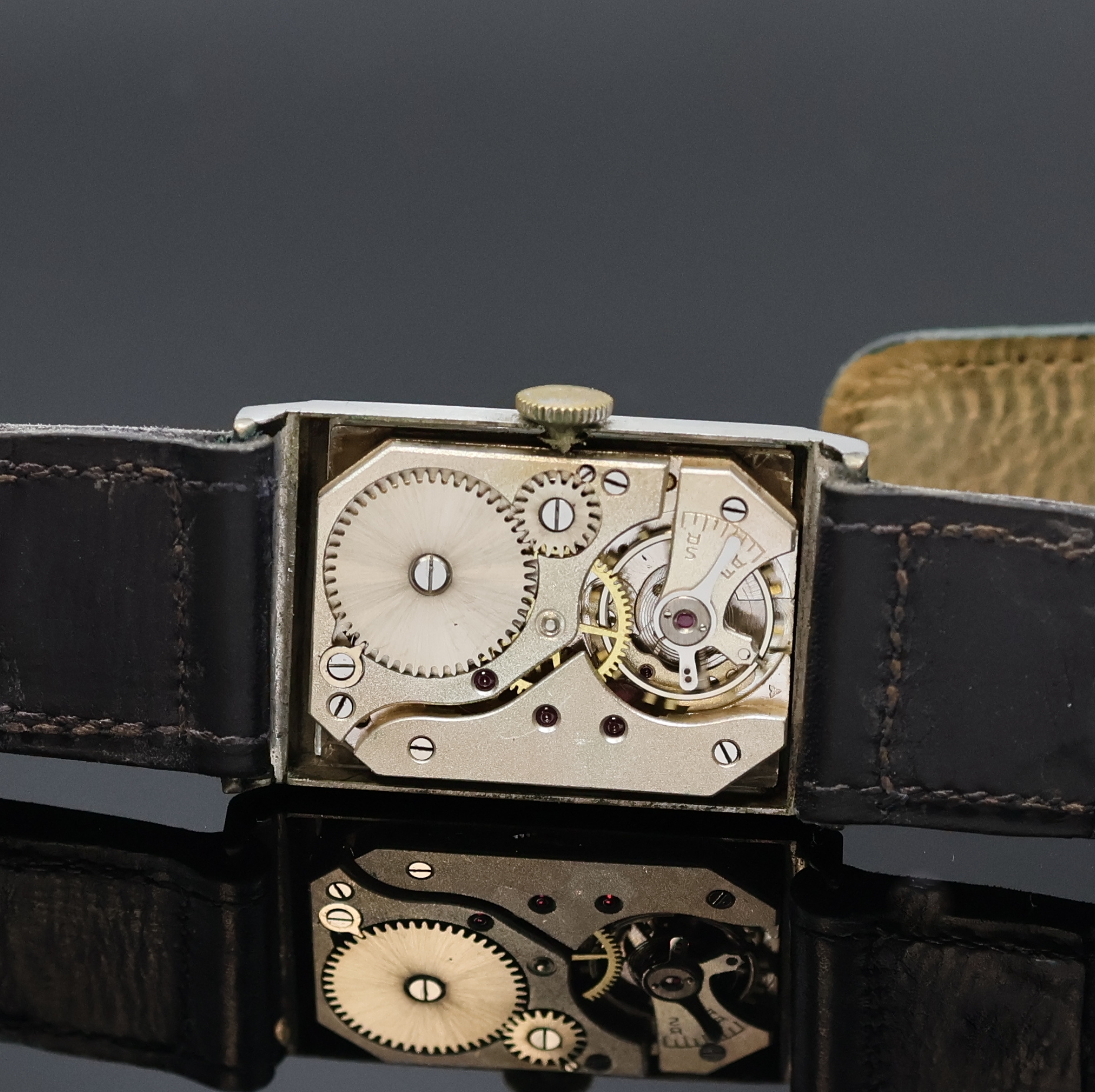 Detail d: ARCTOS/UROFA 58 sowie 2 weitere rechteckige Armbanduhren, Handaufzug, 1) Arctos Elite, 2-tlg. Stahlgeh., silb. Zifferbl., gebl. Zeiger, versilb. Werk ...